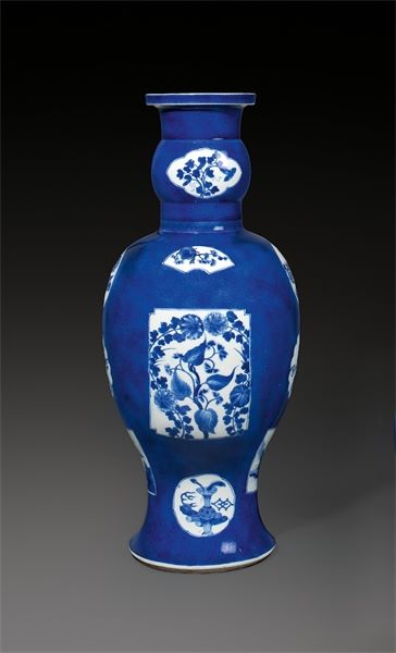 Chinesisch, Qing-Dynastie (1644 – 1911)Große „Powder Blue“-Balustervase aus Jingdezhen (Provinz