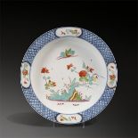 Porzellanmanufaktur Meissen ()Große Platte mit farbigem Kakiemon-Dekor (Blauer Berg mit Päonie)