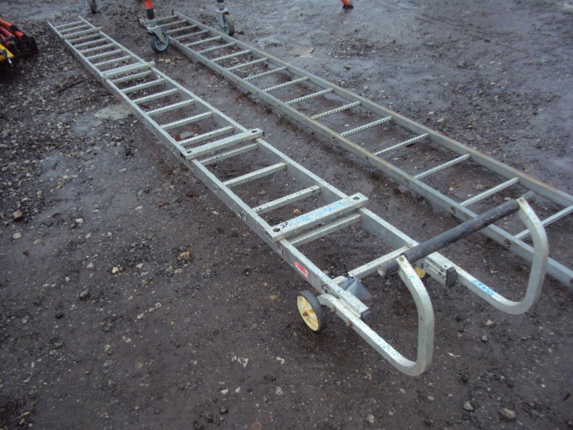 Aluminium roof ladder