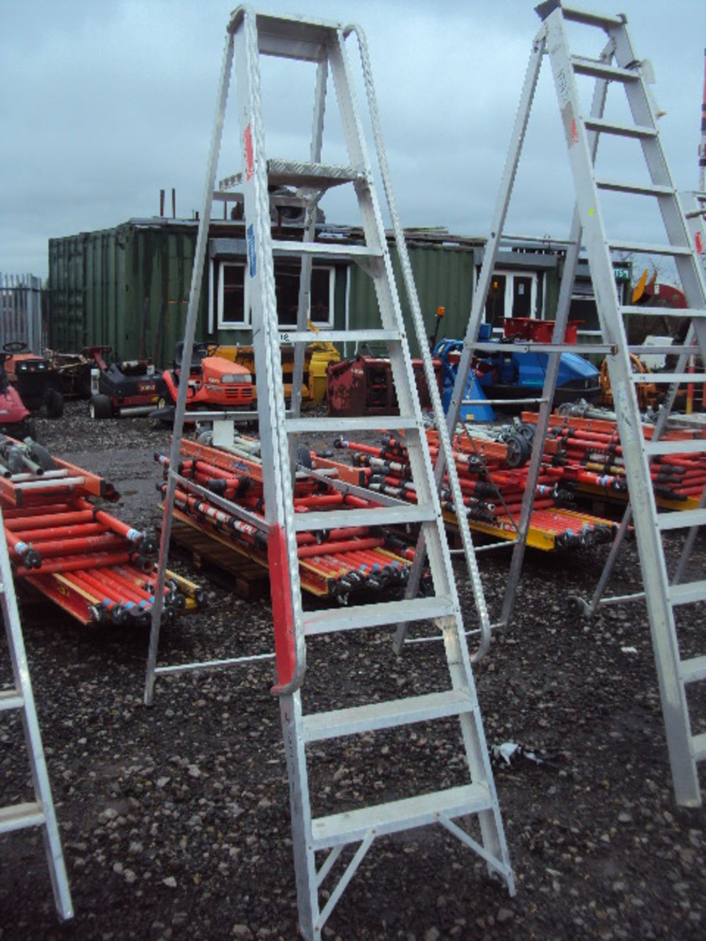 CLASS 1 INDUSTRIAL aluminium step ladder