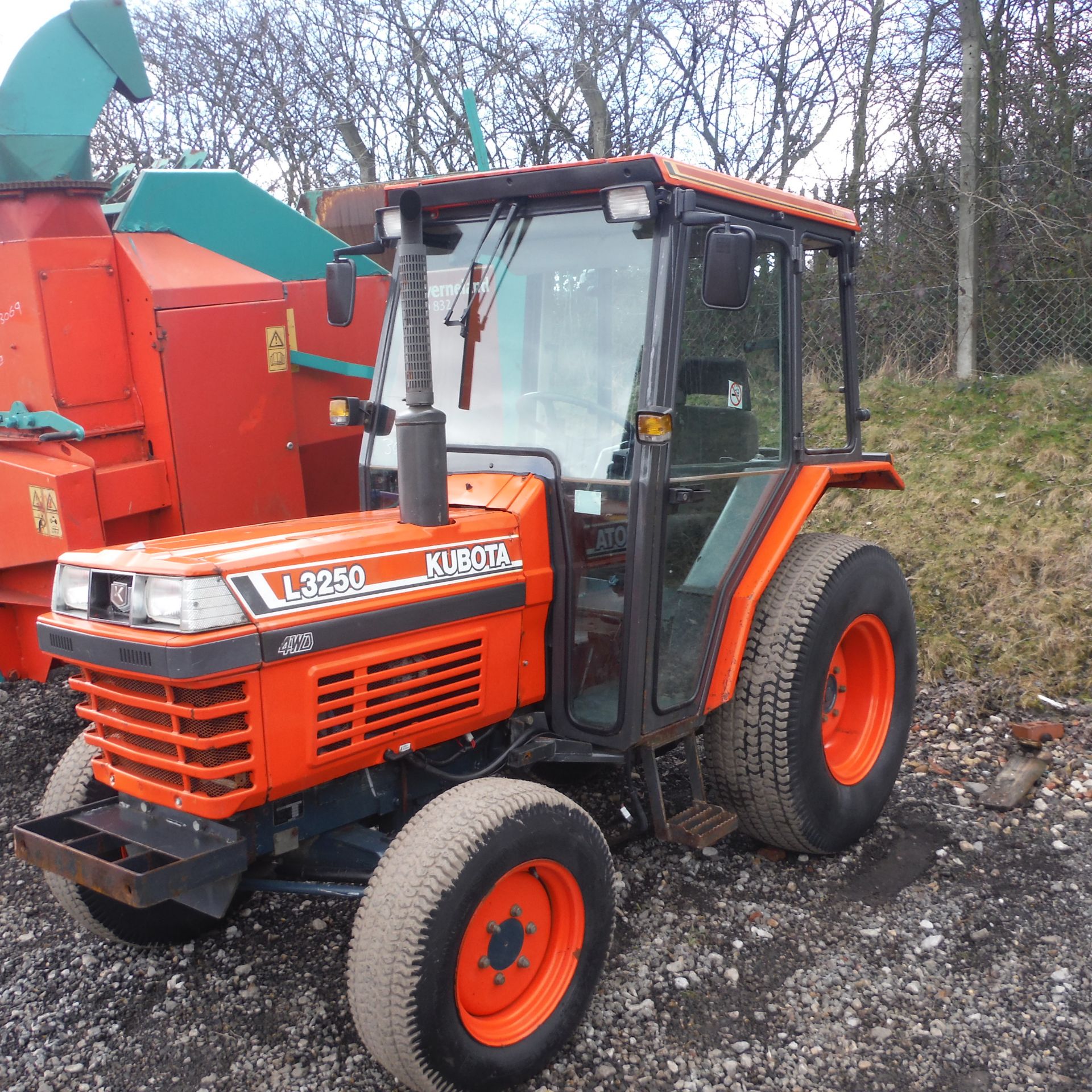 KUBOTA L3250 4wd cabbed compact tractor c/w turf tyres (s/n 52235)(3041 rec hrs) (R&D) - Image 2 of 2