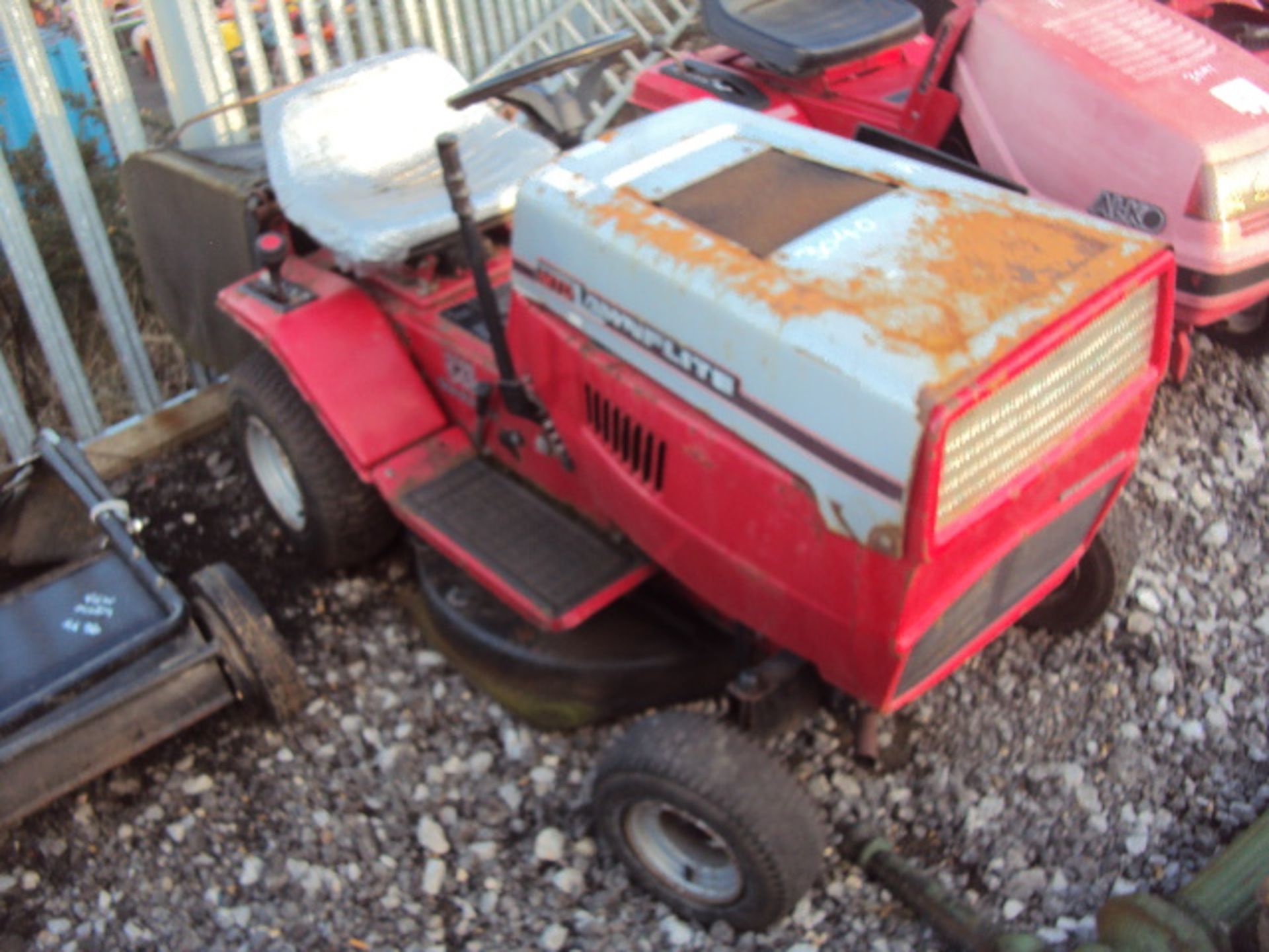 MTD LAWNFLITE 548 petrol driven lawn tractor