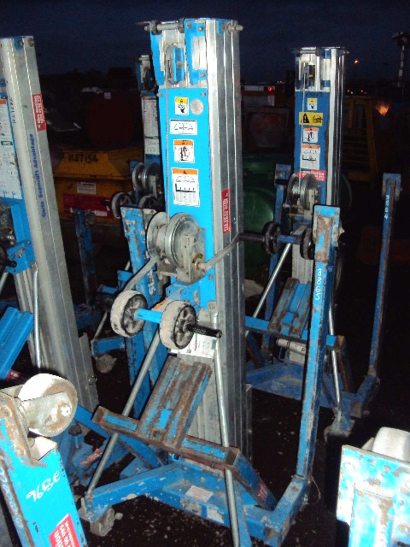 GENIE SLA15 Super hoist materials hoist with forks