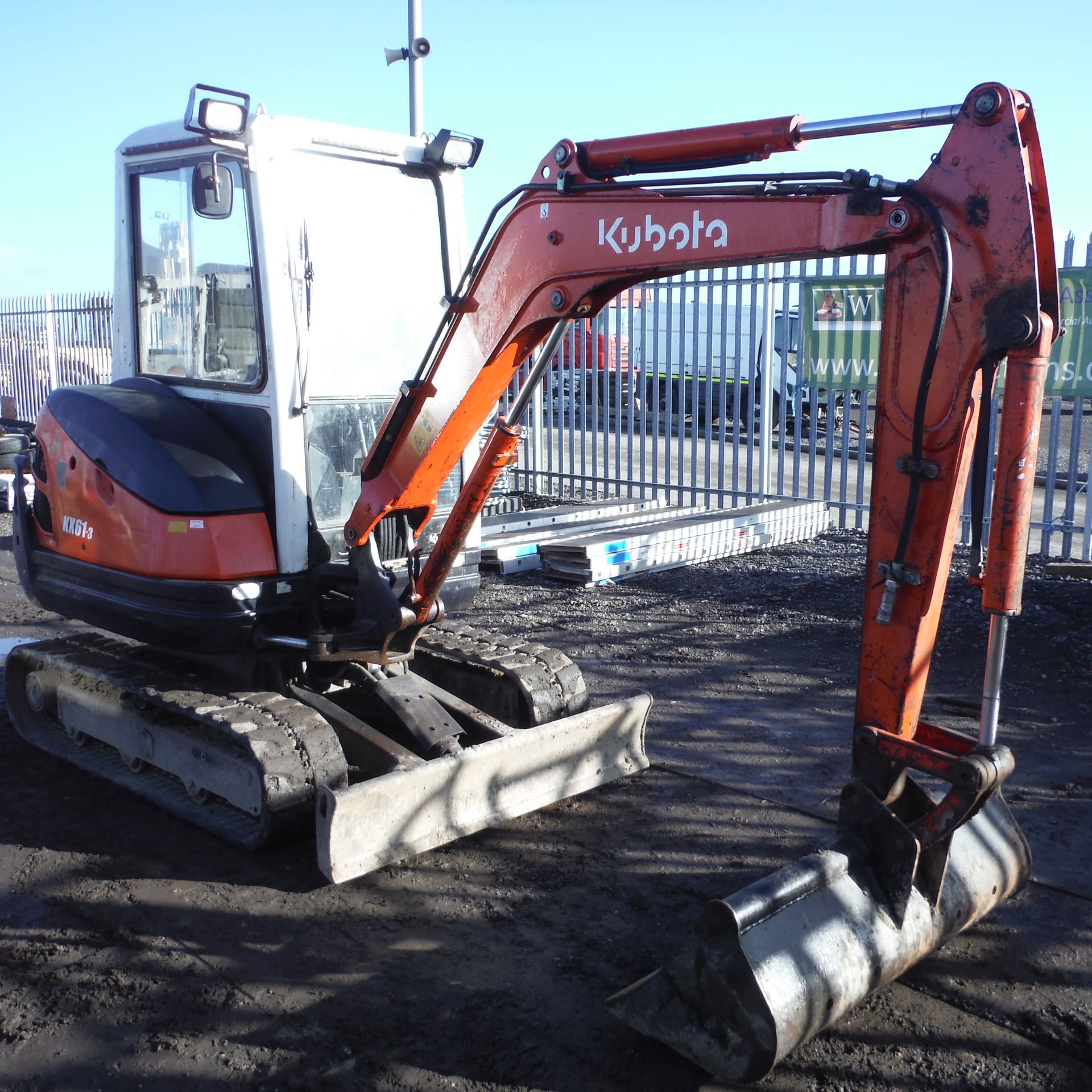 2005 KUBOTA KX61-3 rubber tracked excavator S/n: Z055645(3,800 recorded hours) with bucket,