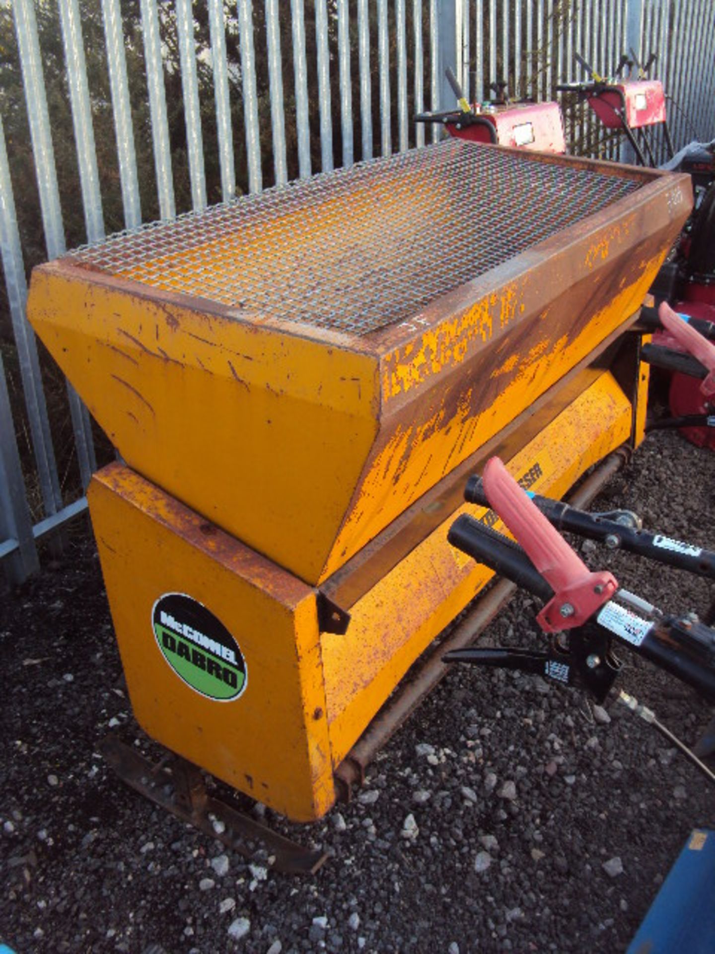 McCONNELL DABRO hydraulic top dresser