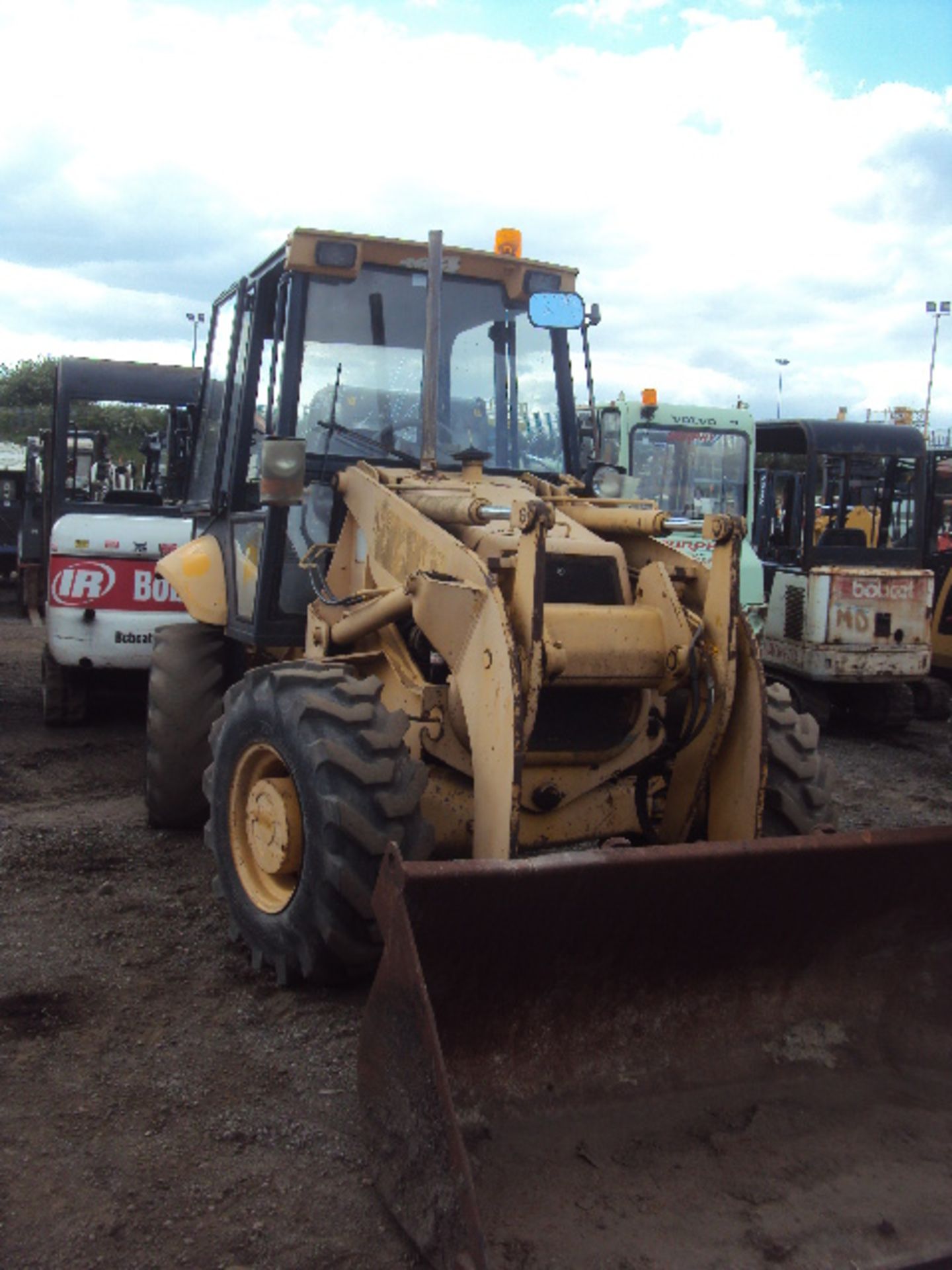 JCB 2CX Airmaster loader S/n: E0658936 with toe-tip bucket (RDL)