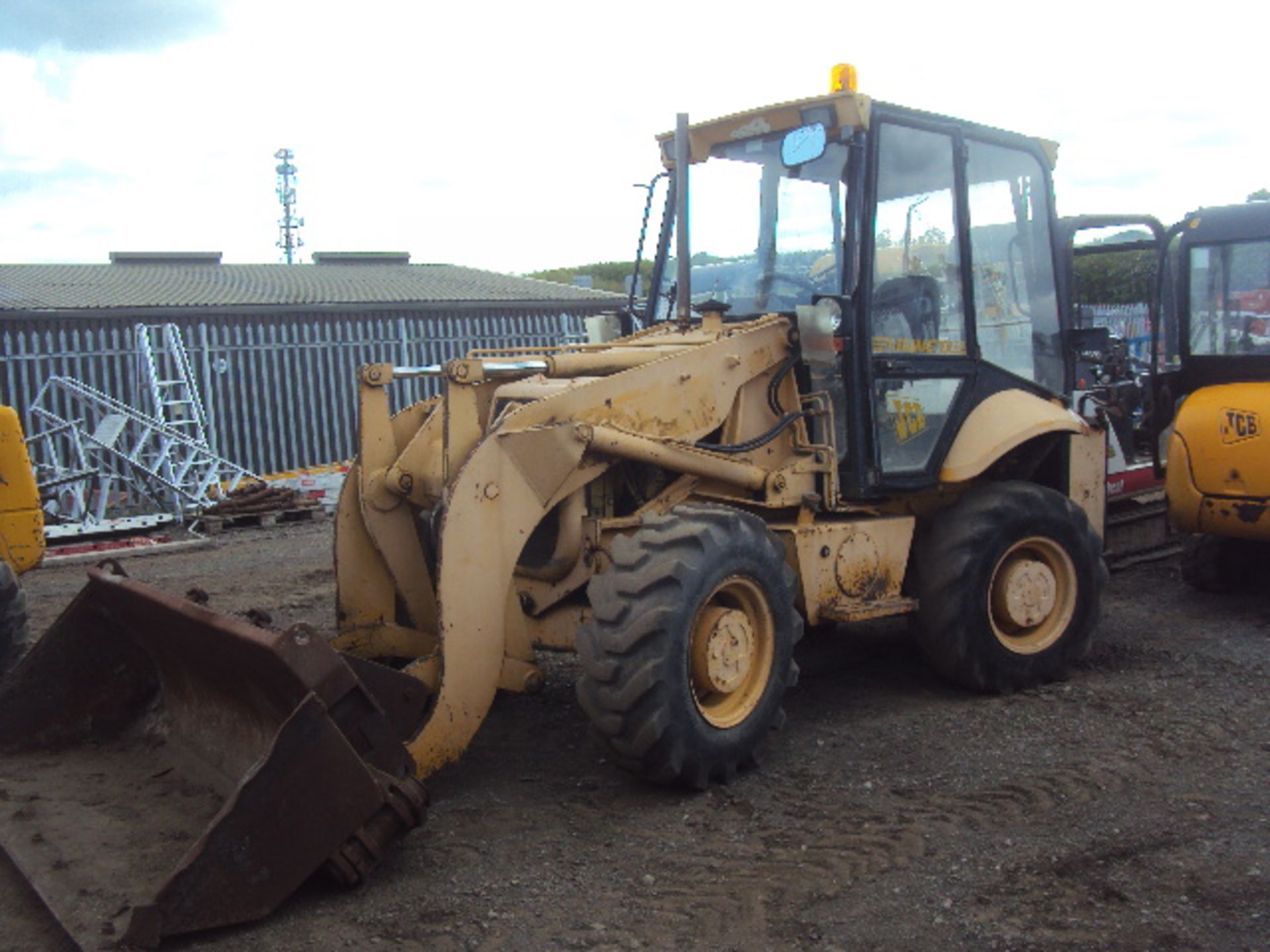 JCB 2CX Airmaster loader S/n: E0658936 with toe-tip bucket (RDL) - Image 2 of 5