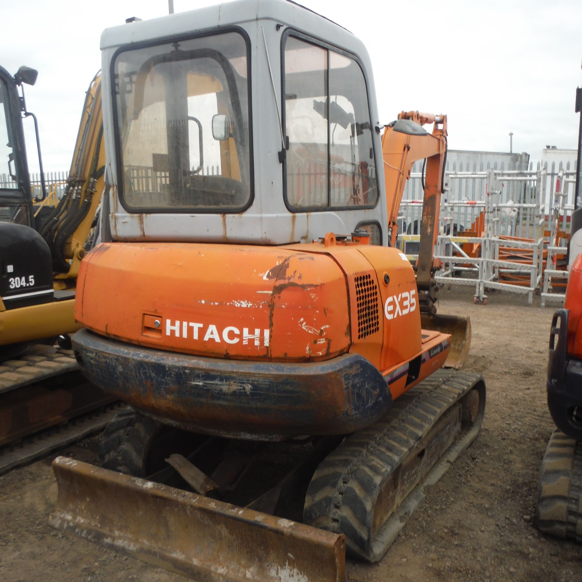 HITACHI EX35 rubber tracked excavator with bucket, blade & piped - Image 2 of 2