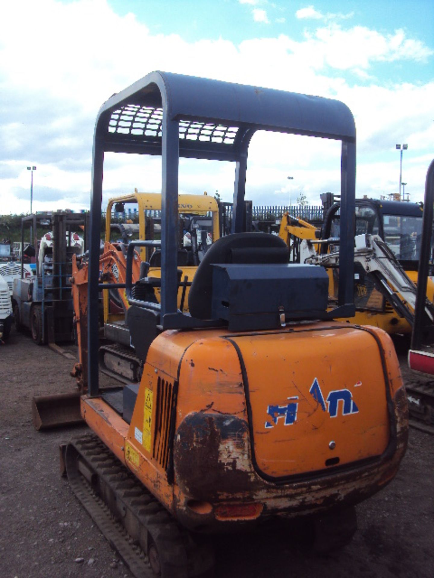 2010 HANIX H15B-2 rubber tracked mini excavator c/w bucket, blade & piped (s/n H1562219)(802 rec - Image 4 of 5