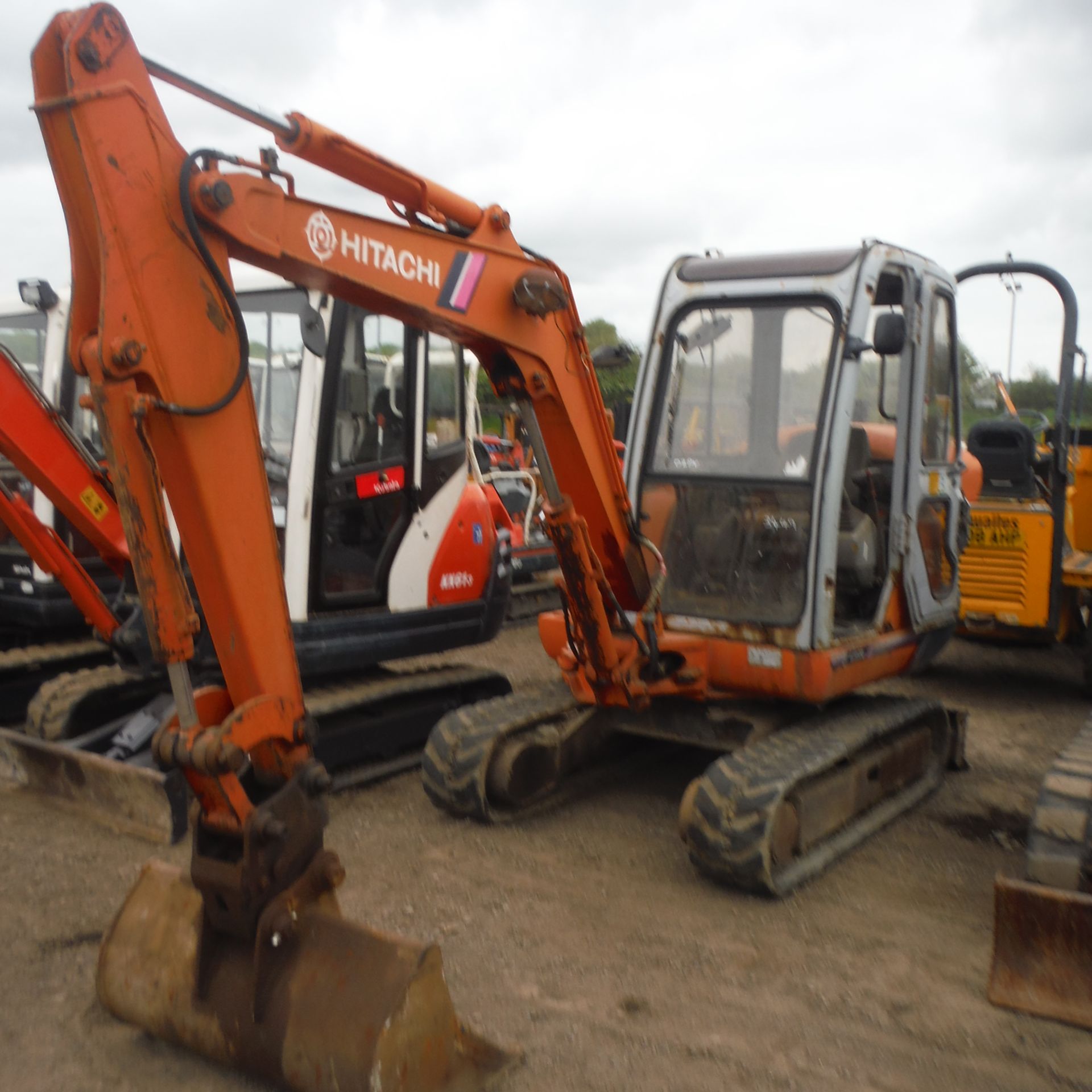 HITACHI EX35 rubber tracked excavator with bucket, blade & piped