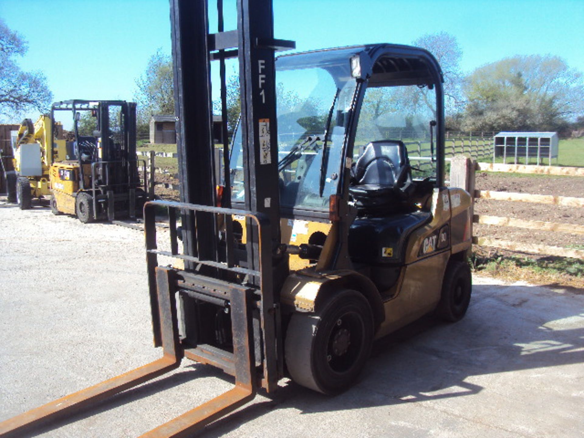 2009 CATERPILLAR DP30N 3t diesel driven forklift truck S/n: with triplex free-lift mast & side- - Image 3 of 8