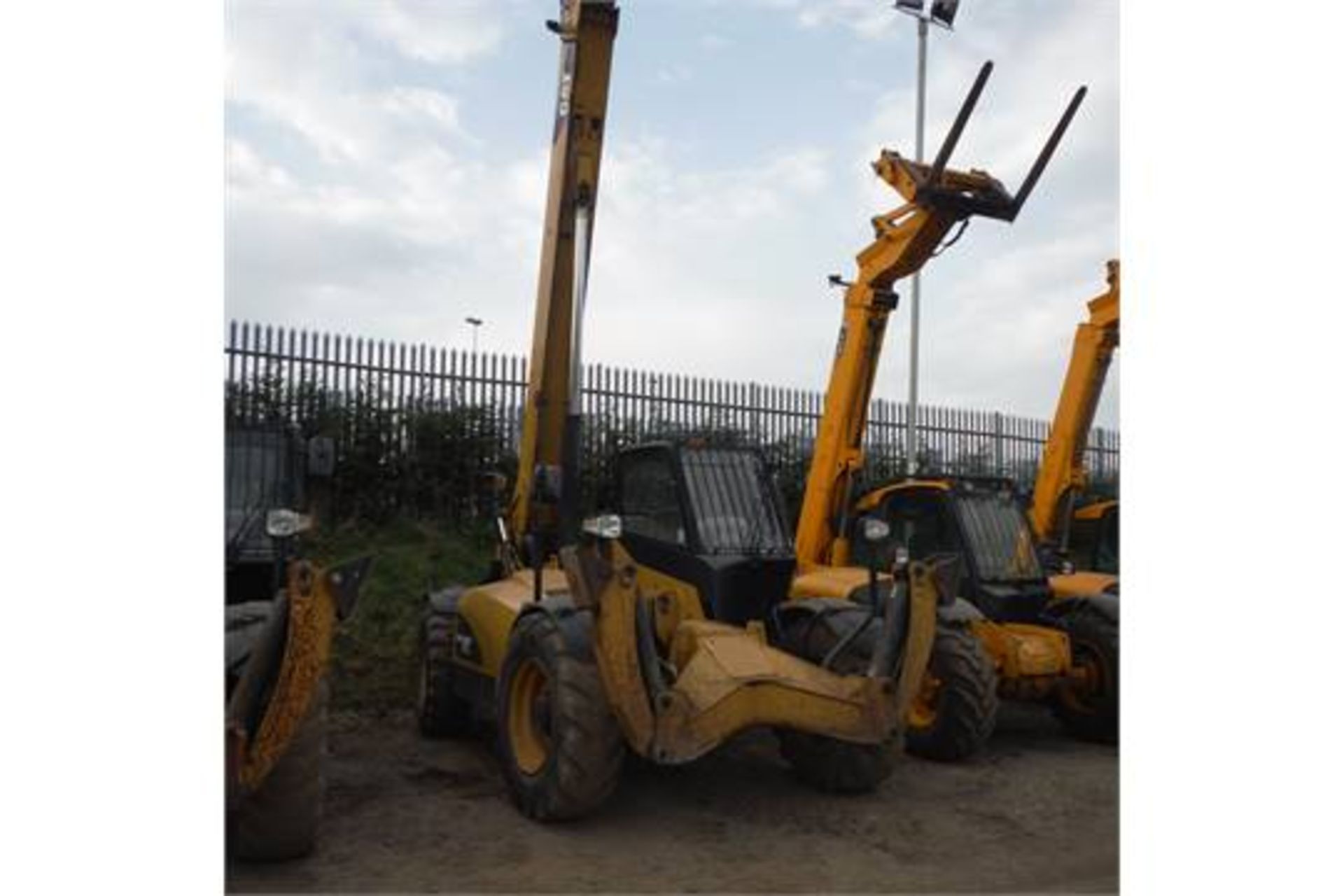 2007 CATERPILLAR TH360B telescopic handler (with out riggers and sway)(S/n TBH00567)(3772 rec - Image 5 of 7