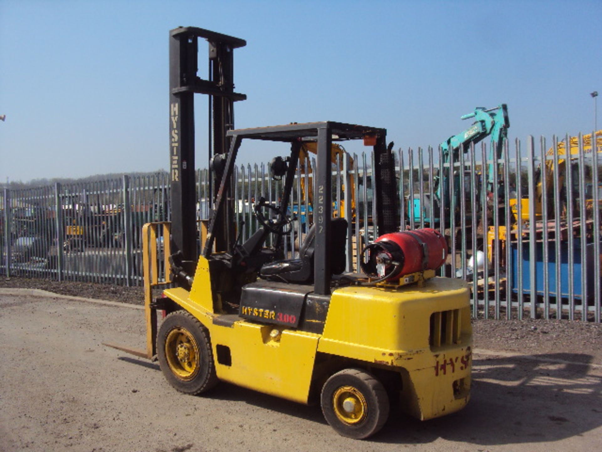 1992 HYSTER 3.00 gas driven forklift truck with duplex mast (RDL) - Image 2 of 6