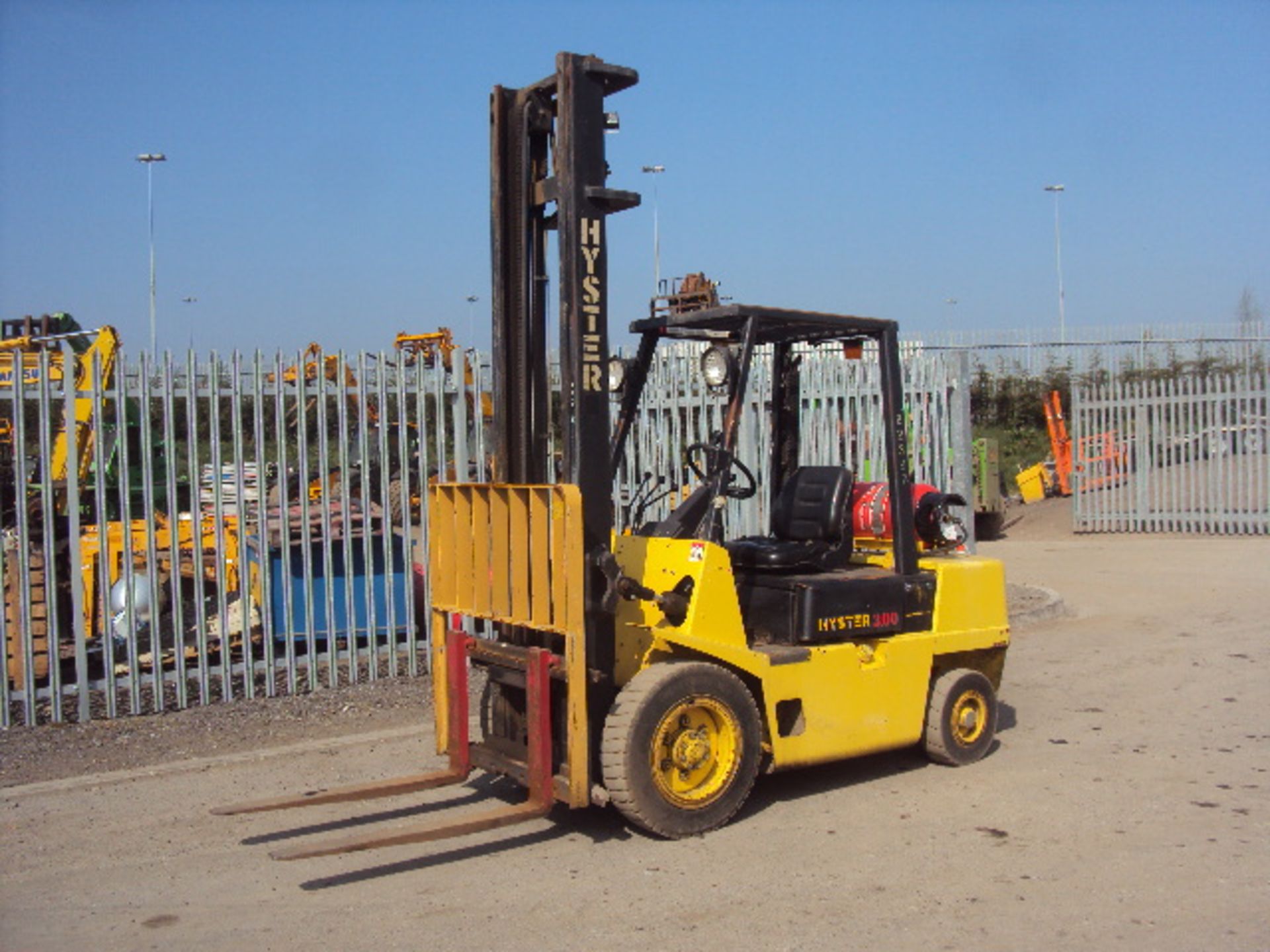 1992 HYSTER 3.00 gas driven forklift truck with duplex mast (RDL)