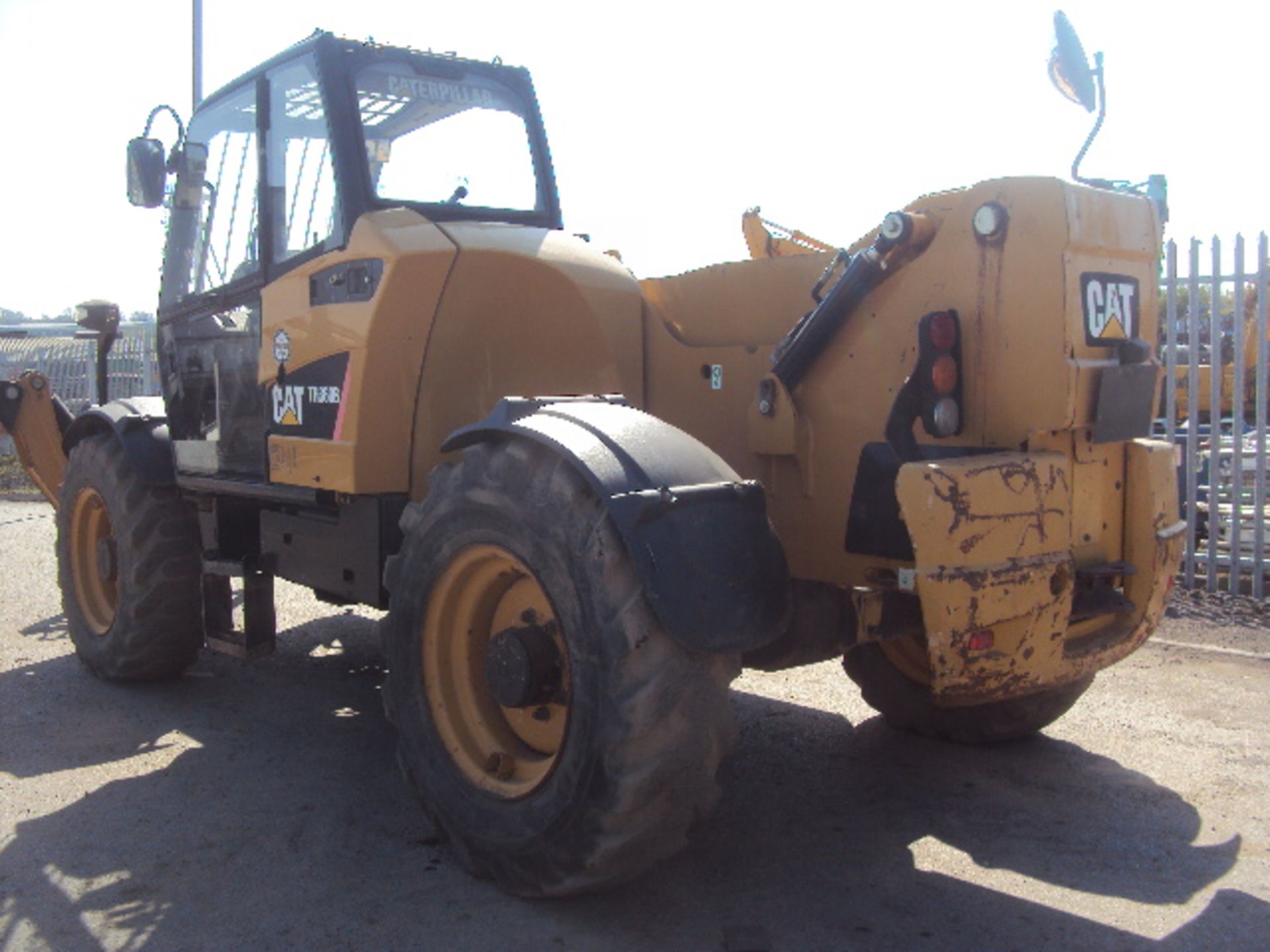 2007 CATERPILLAR TH360B telescopic handler (with outriggers & sway)(S/n TBH00682)(3266 rec hours)( - Image 4 of 9