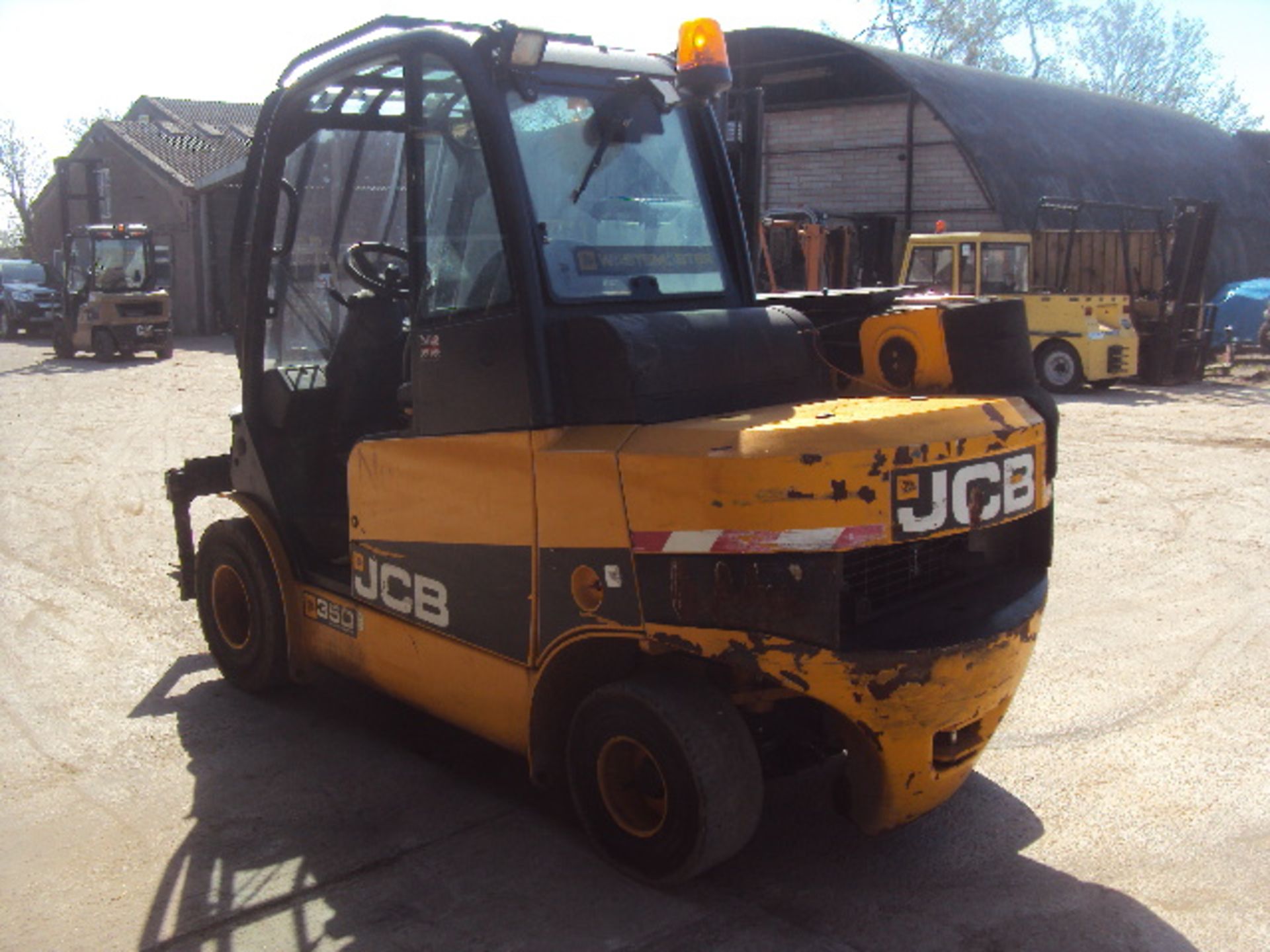 2011 JCB 35D Wastemaster 3.5t diesel driven Teletruck (S/n J01540558) (3886 rec hrs) with side-shift - Image 3 of 7