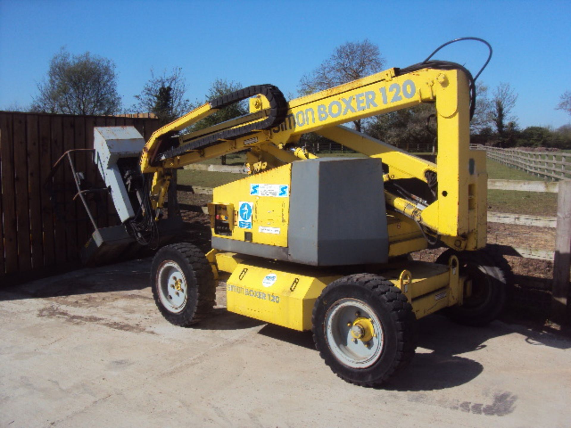 SIMON BOXER 120 battery driven articulated boom lift (RDL) (This item is located at Risley Lane,