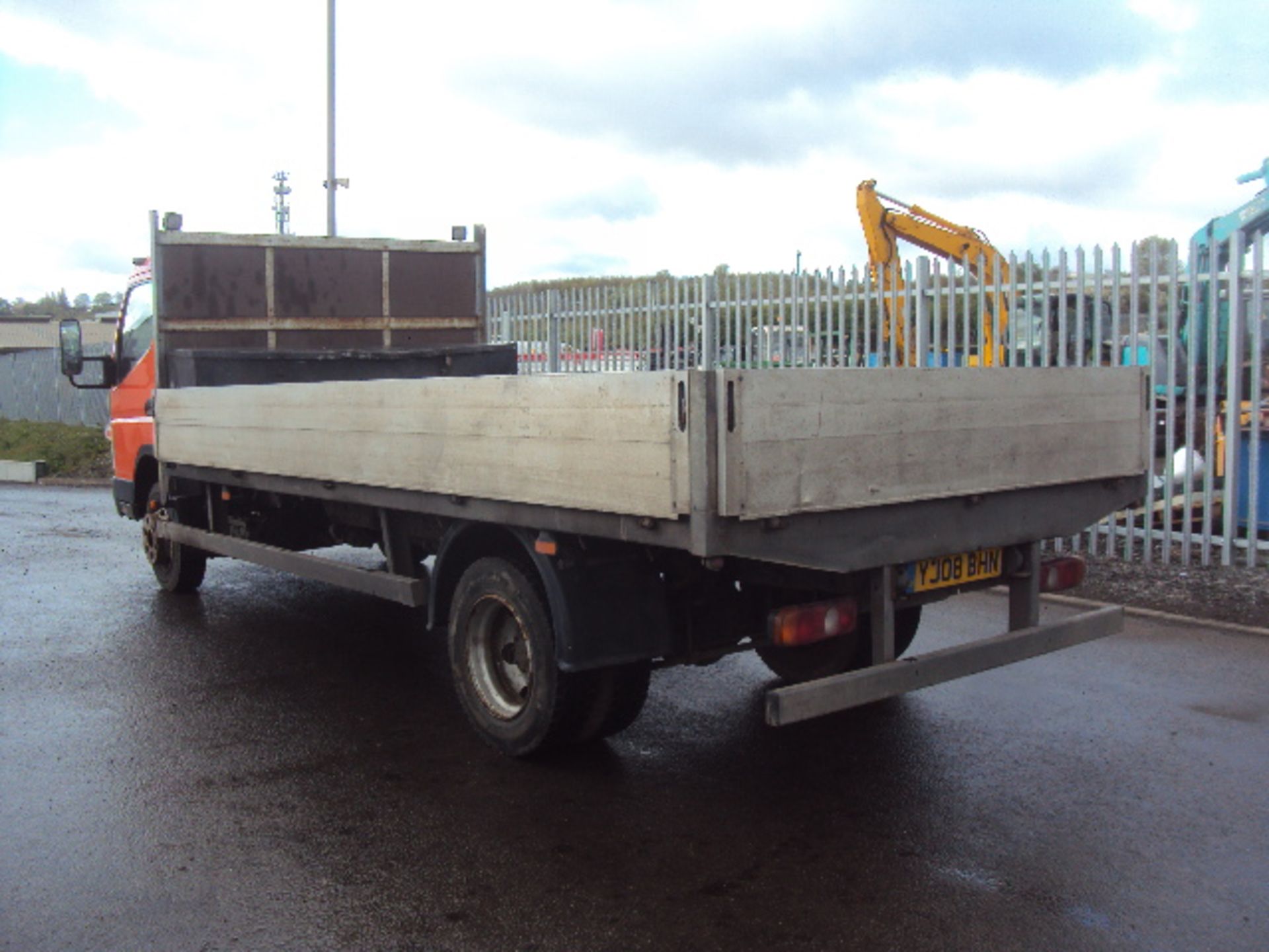 2008 MITSUBISHI FUSO Canter 8C18 7.5t drop side truck Reg: YJ08 BHN( 147,000 recorded miles)(R+D) - Image 3 of 7