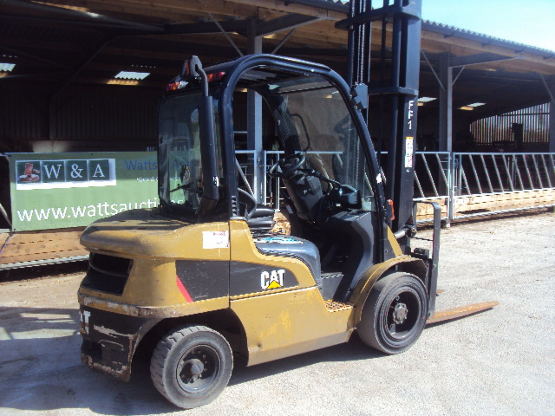 2009 CATERPILLAR DP30N 3t diesel driven forklift truck S/n: with triplex free-lift mast & side- - Image 2 of 8