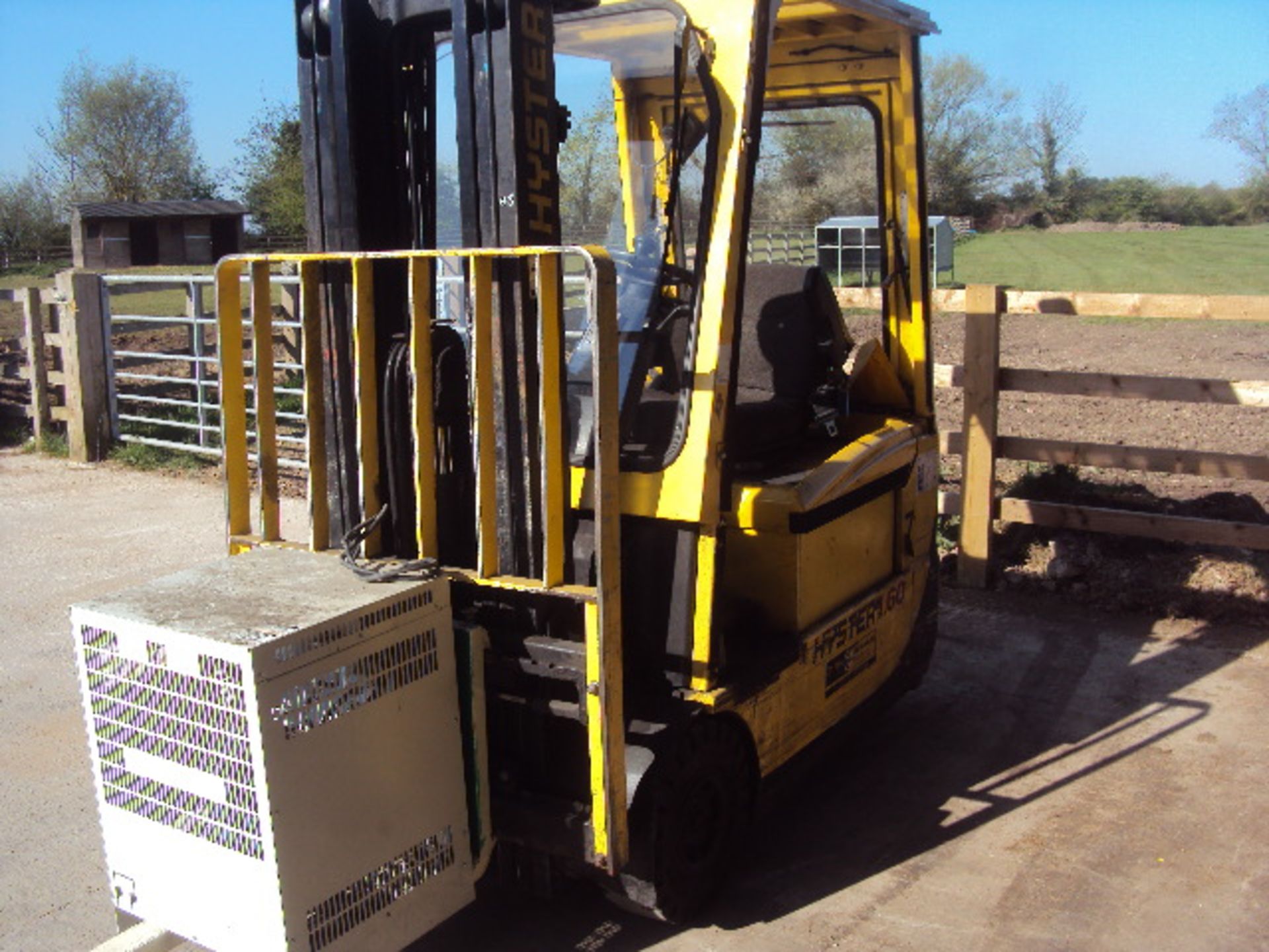 2008 HYSTER J1.60MT 1.6t battery driven forklift truck with Weather-shield cab, side-shift, - Image 4 of 6