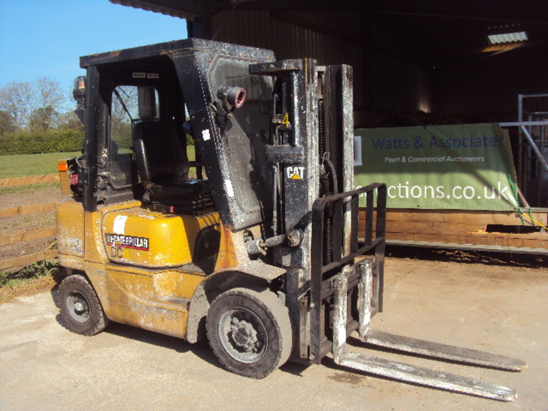 2001 CATERPILLAR DP25N 2.5t diesel driven forklift truck with triplex free-lift mast & side-shift (