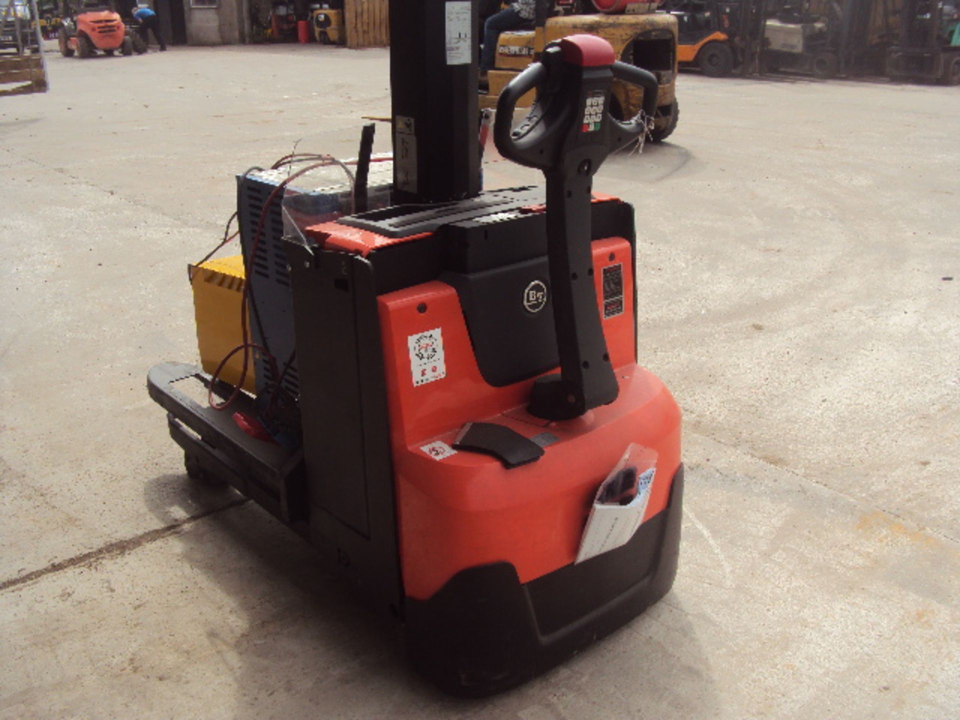 2009 BT Staxio 2t battery driven high lift pallet truck S/n: 6084478 with charger (RDL) - Image 3 of 5