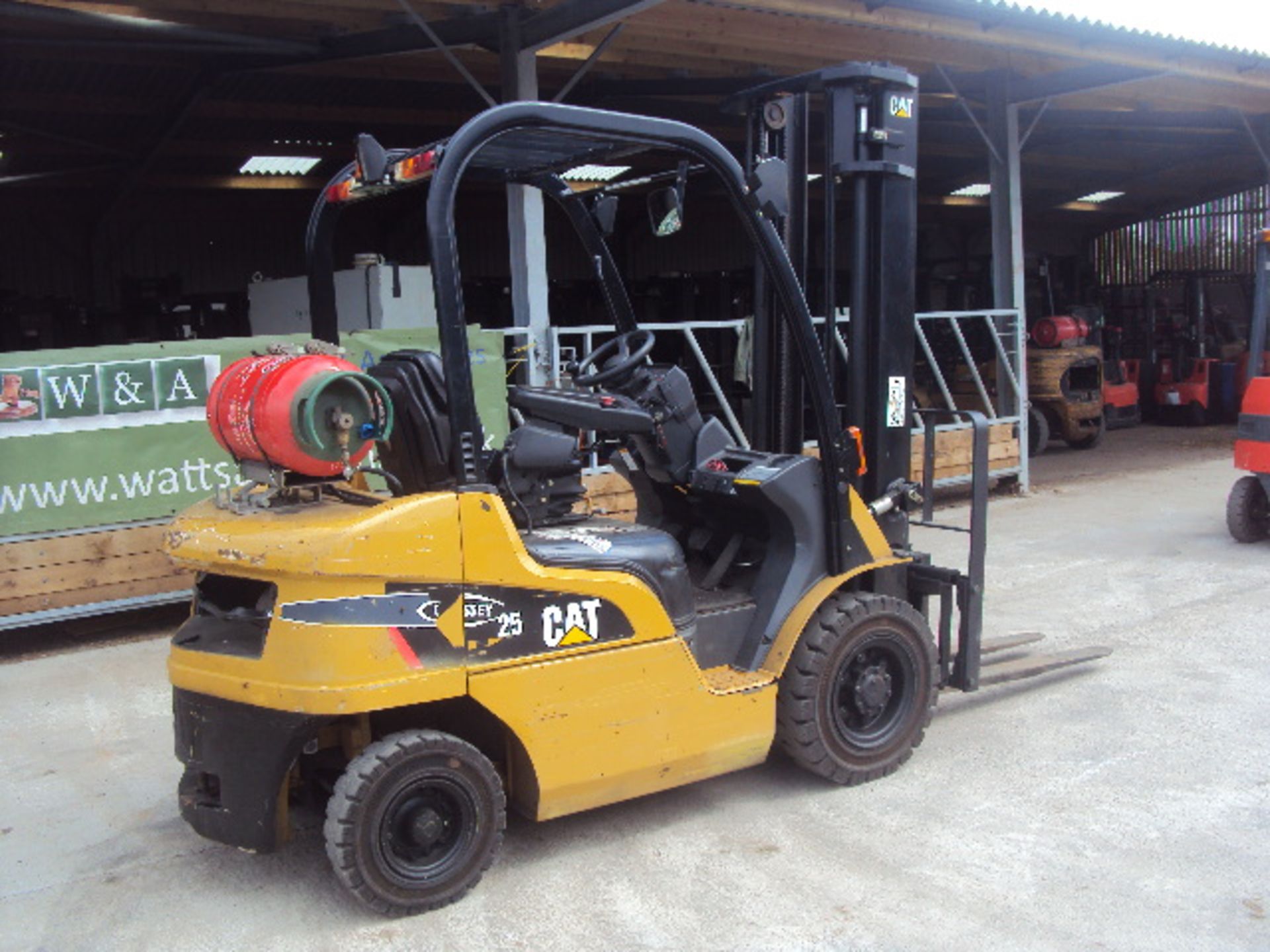 2008 CATERPILLAR GP25N 2.5t gas driven forklift truck S/n: ET17DL52121 (640 recorded hours) with - Image 2 of 9