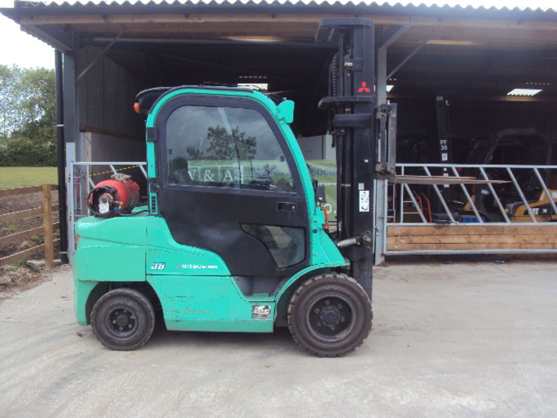 2006 MITSUBISHI FG35N 3.5t gas driven forklift truck S/n: EF13FL5D161 with triplex free-lift mast, - Image 9 of 9