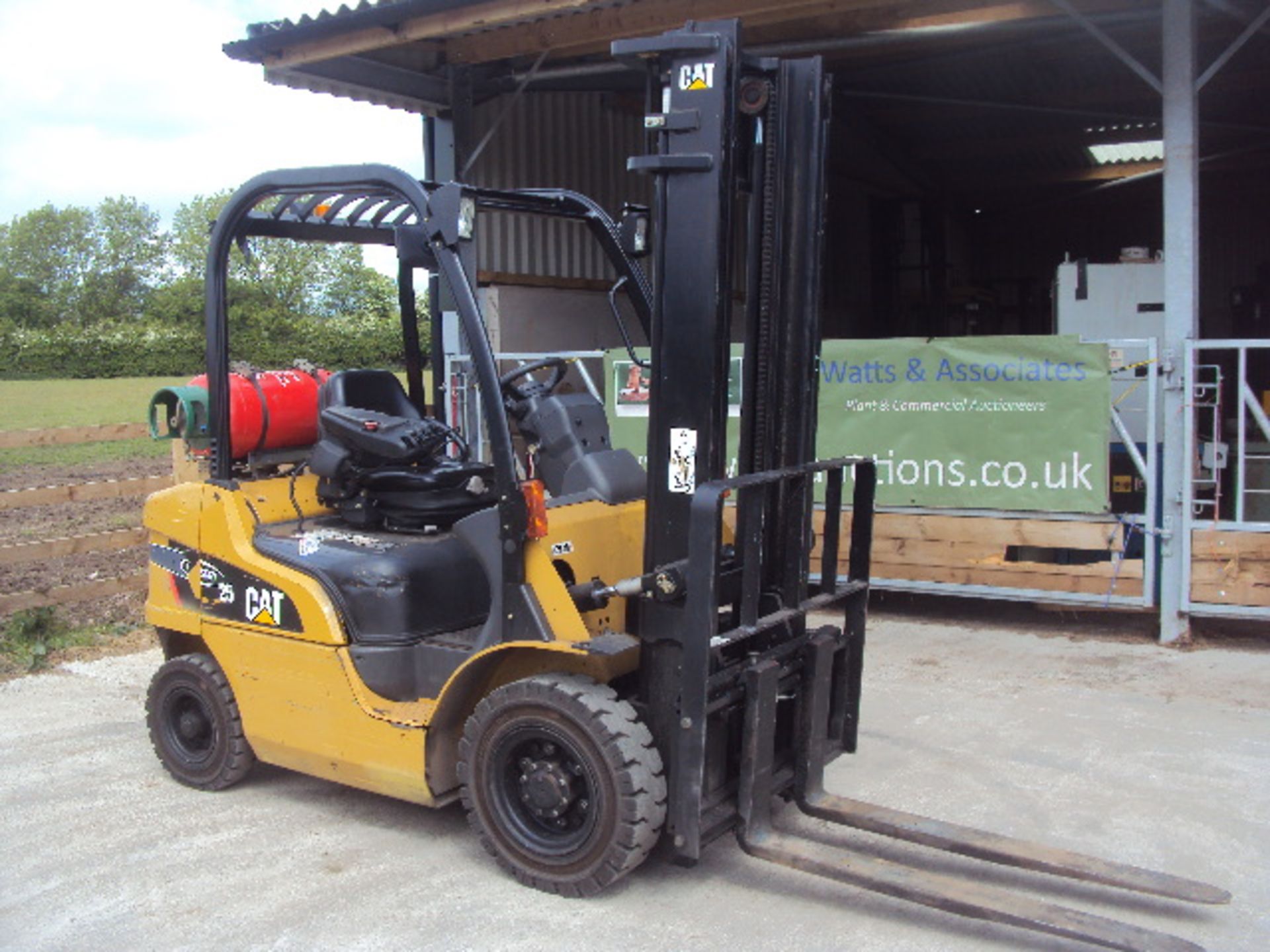 2008 CATERPILLAR GP25N 2.5t gas driven forklift truck S/n: ET17DL52121 (640 recorded hours) with
