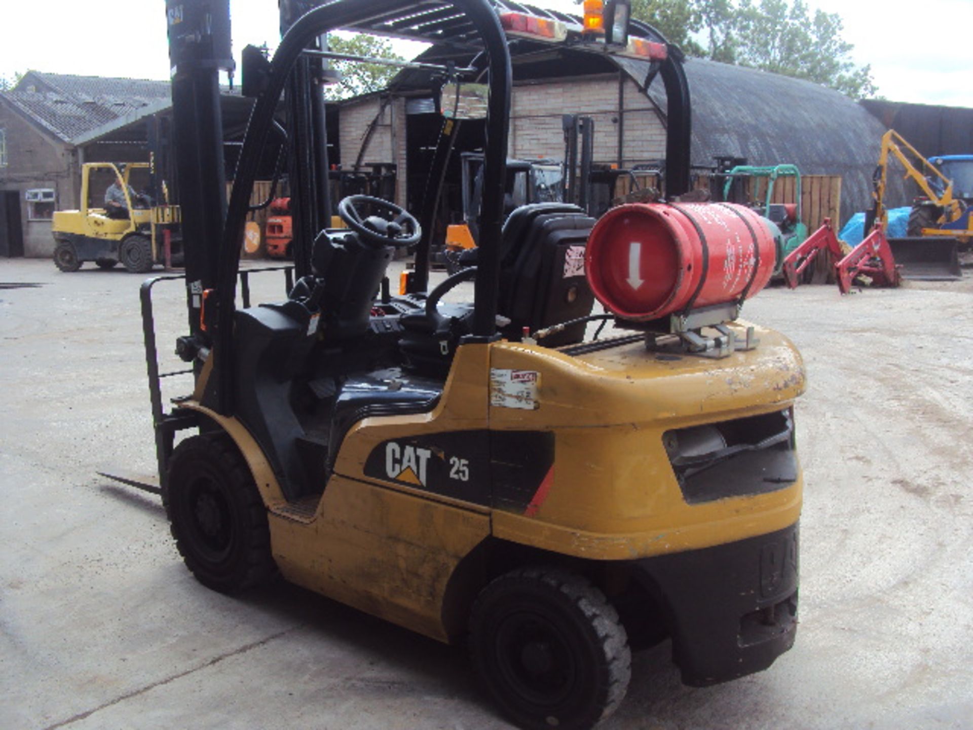 2008 CATERPILLAR GP25N 2.5t gas driven forklift truck S/n: ET17DL52121 (640 recorded hours) with - Image 3 of 9