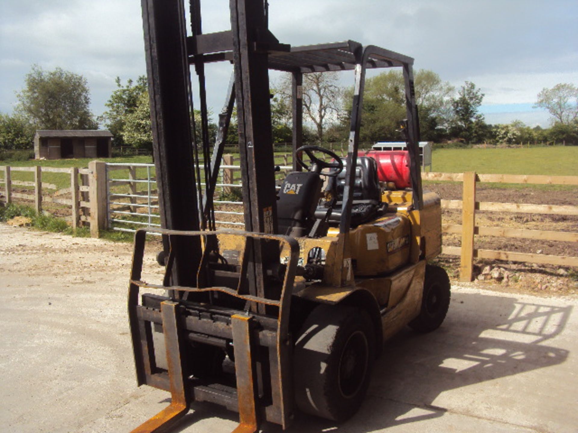 2002 CATERPILLAR GP30K 3t gas driven forklift truck S/n: ET13D-45426 with duplex mast & side- - Image 3 of 6