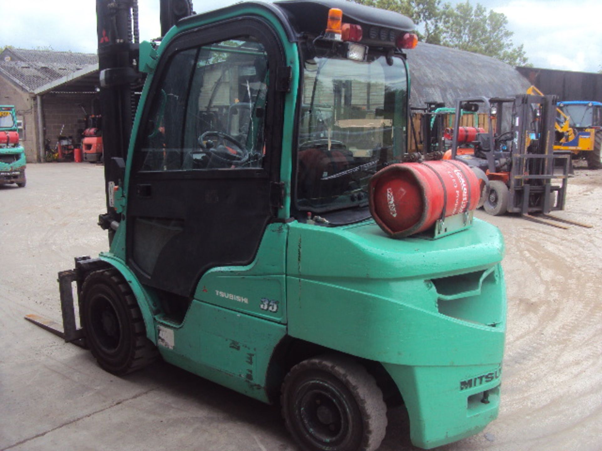 2006 MITSUBISHI FG35N 3.5t gas driven forklift truck S/n: EF13FL5D161 with triplex free-lift mast, - Image 3 of 9