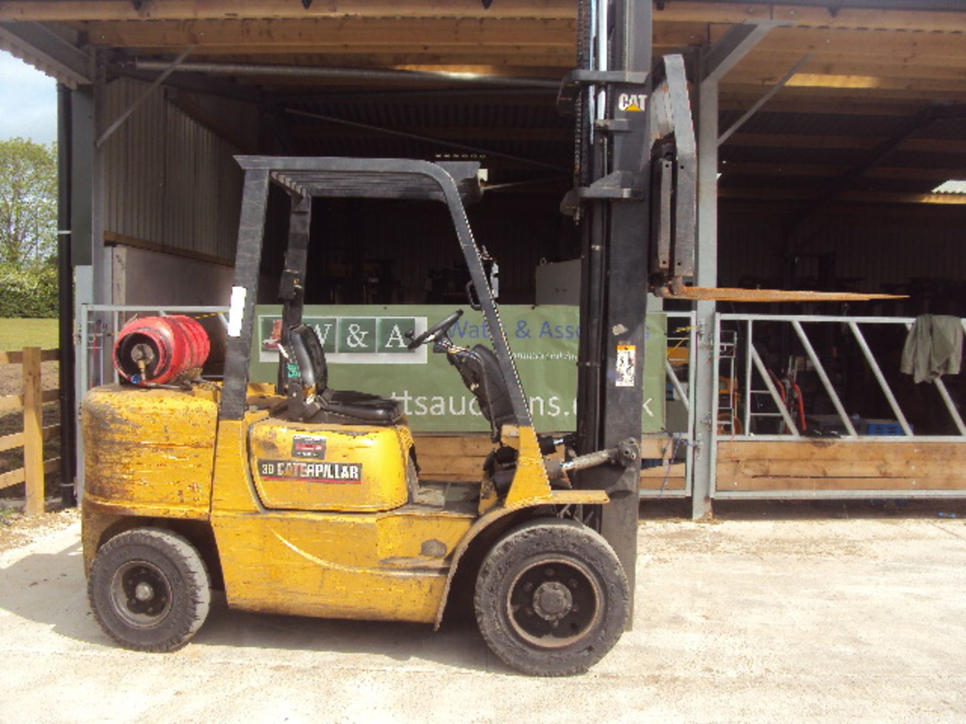 2002 CATERPILLAR GP30K 3t gas driven forklift truck S/n: ET13D-45426 with duplex mast & side- - Image 6 of 6
