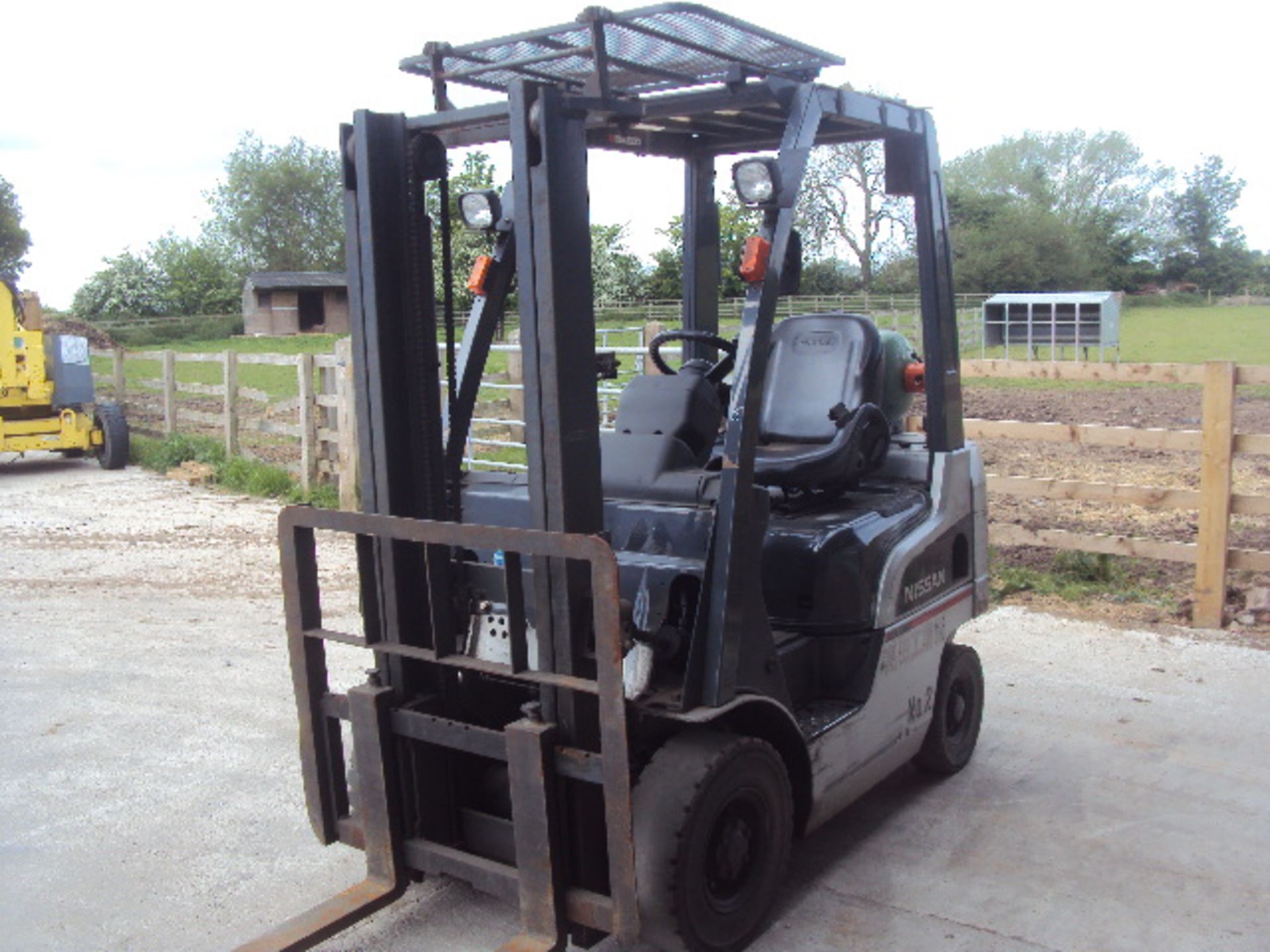 2009 NISSAN EBT-PIF15 1.5t gas driven forklift truck S/n: PIF1A15D with duplex mast (RDL) - Image 3 of 7