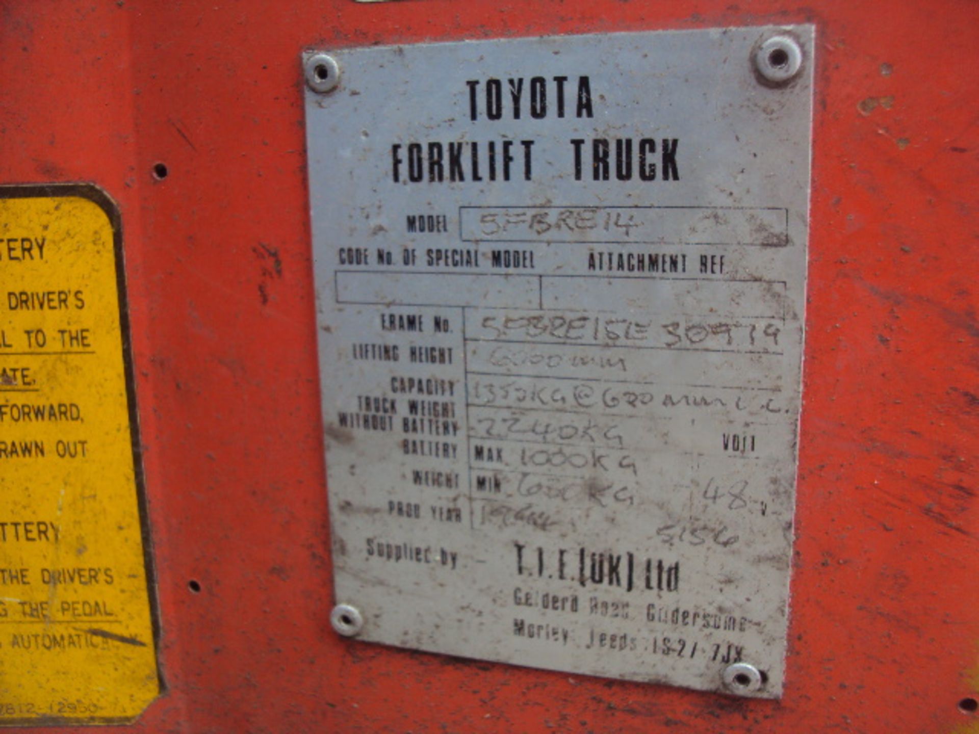 1994 TOYOTA 5FBRE14 1.4t battery driven narrow aisle forklift truck S/n: 5FBRE15E30979 with - Image 7 of 7