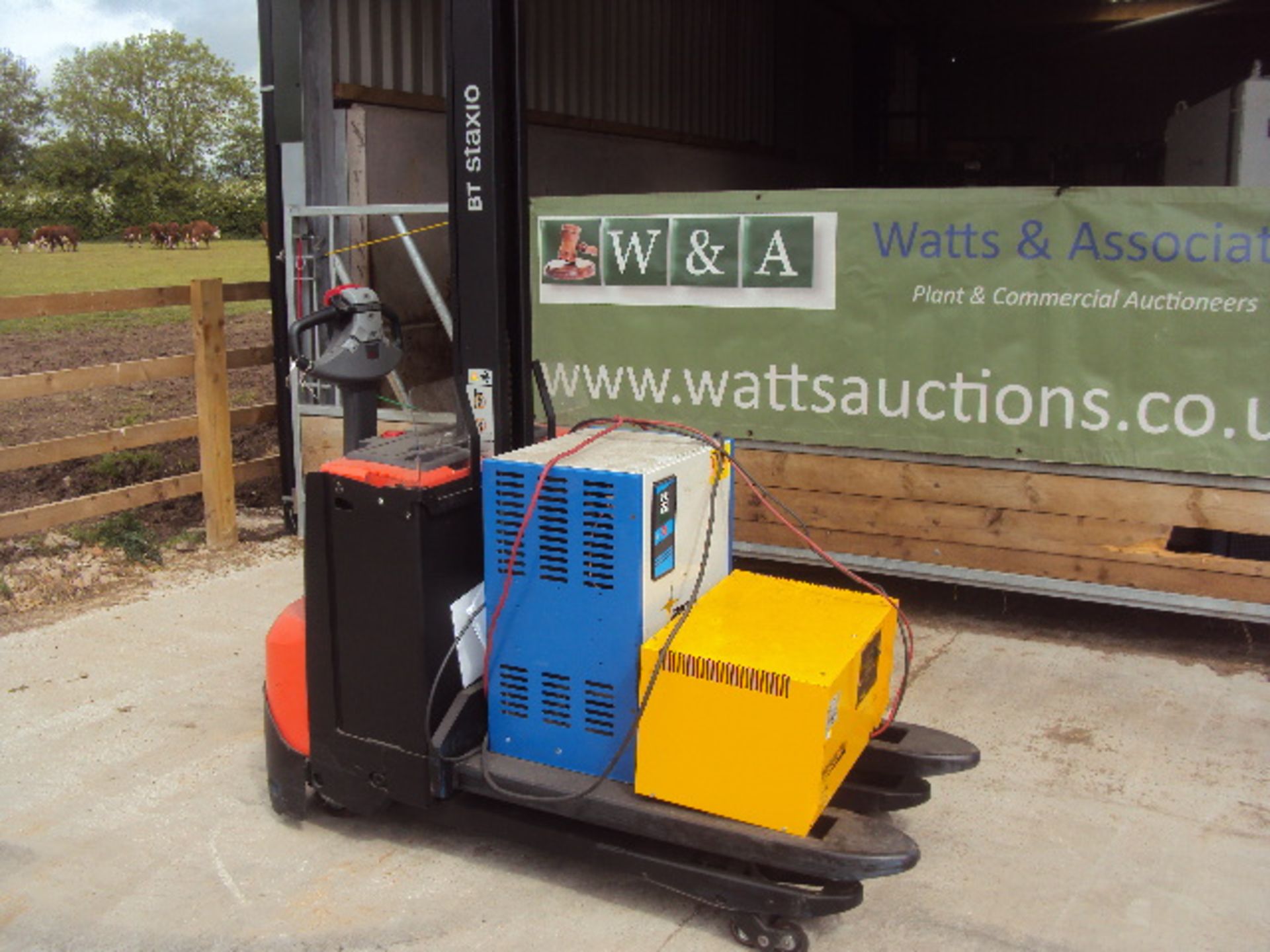 2009 BT Staxio 2t battery driven high lift pallet truck S/n: 6084478 with charger (RDL)
