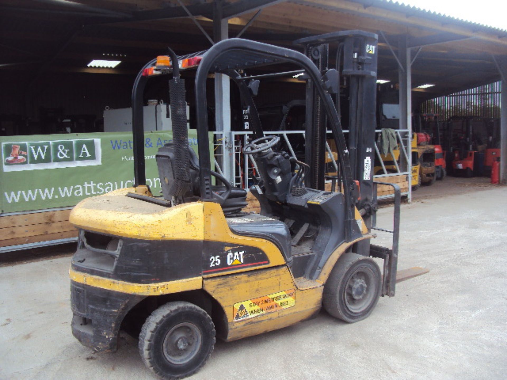 2004 CATERPILLAR DP25N 2.5t diesel driven forklift truck S/n: ET18C-50506 (3568 recorded hours) with - Image 2 of 9