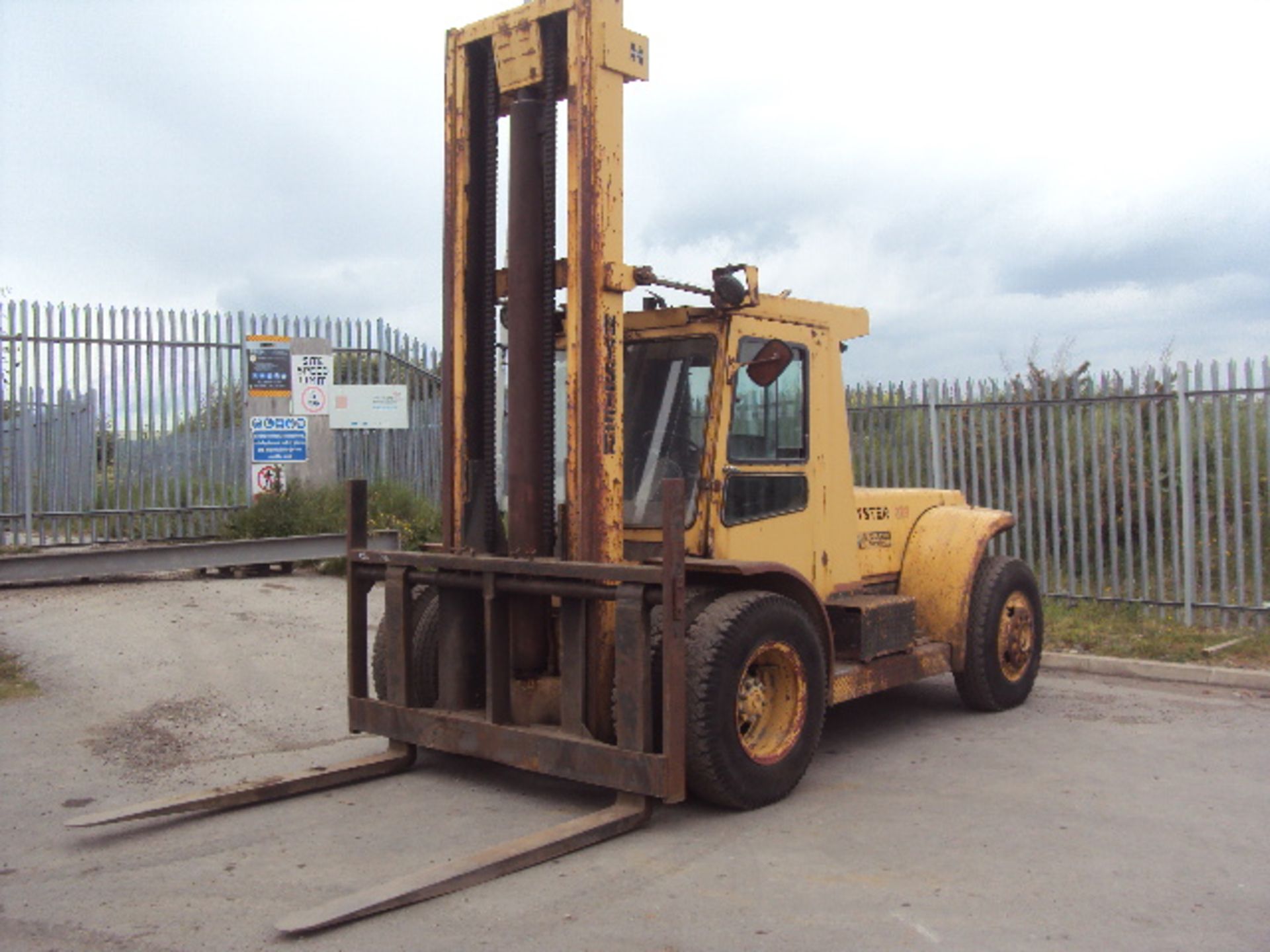 HYSTER H225 10t diesel driven forklift truck S/nC7A1660Z with dual wheels & duplex mast (RDL) - Image 2 of 6