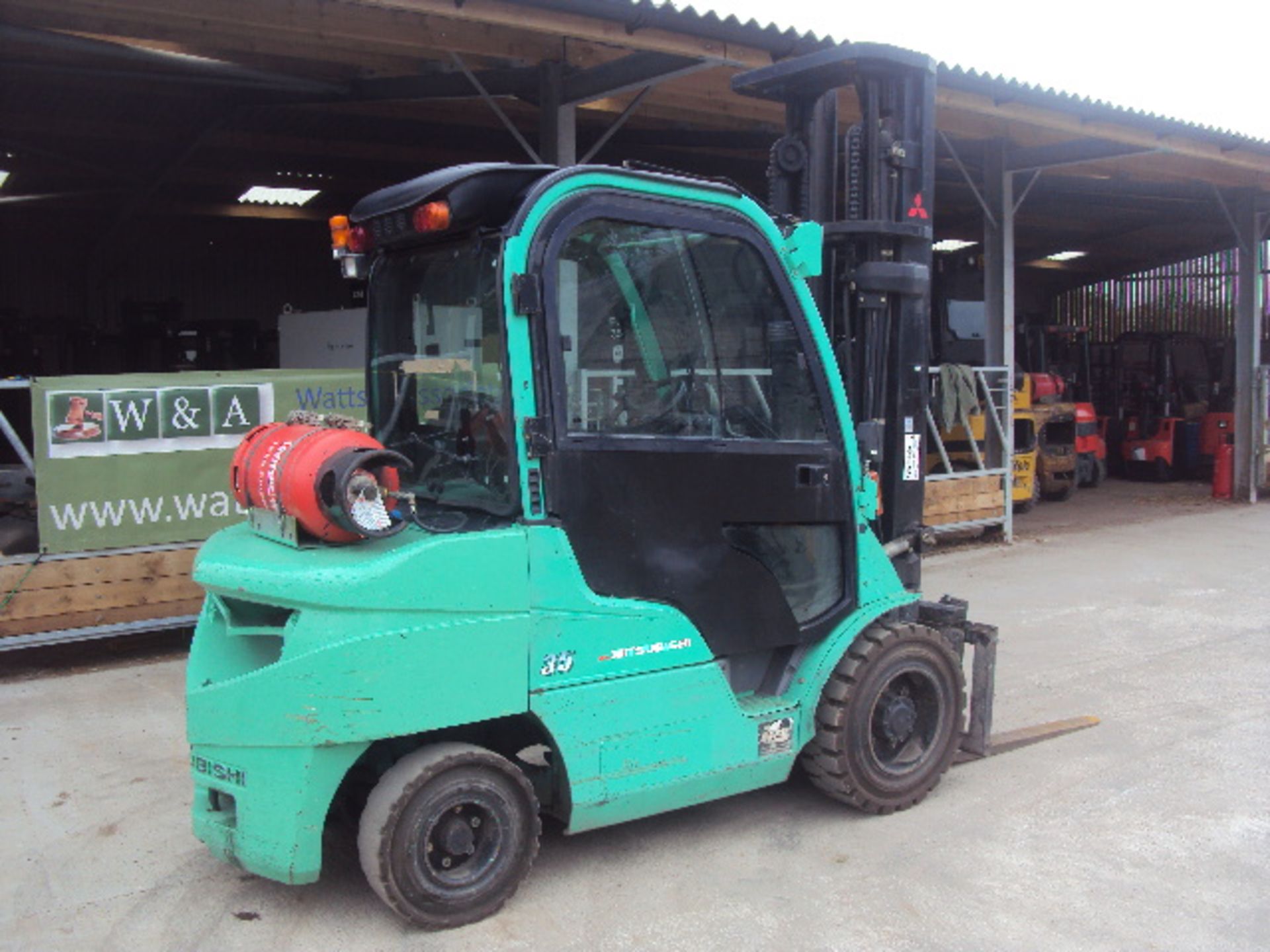 2006 MITSUBISHI FG35N 3.5t gas driven forklift truck S/n: EF13FL5D161 with triplex free-lift mast, - Image 2 of 9