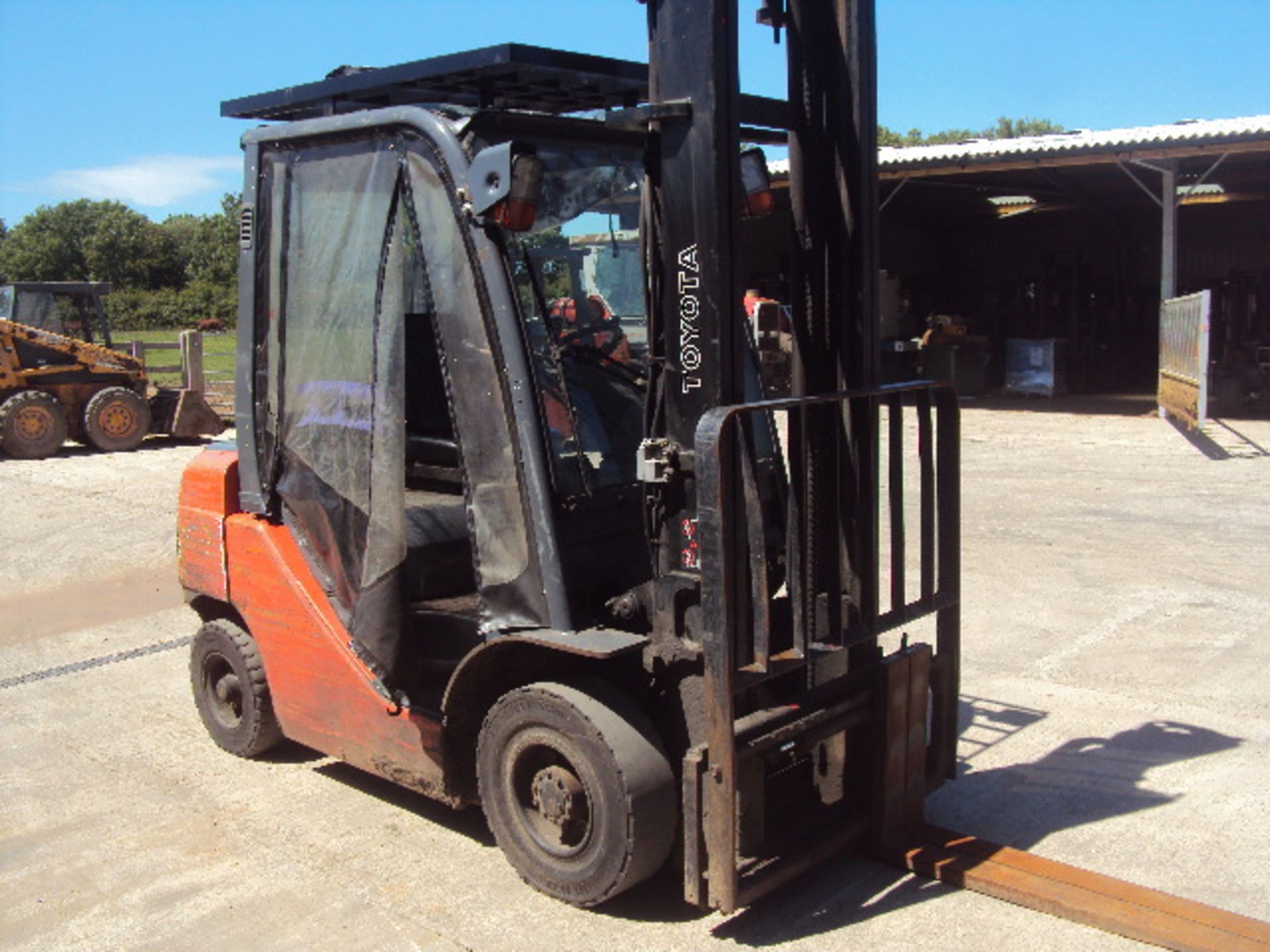 2008 TOYOTA 8FDF25 2.5t diesel driven forklift truck S/n: 8FDF25 11831 (6700 recorded hours) with - Image 4 of 8