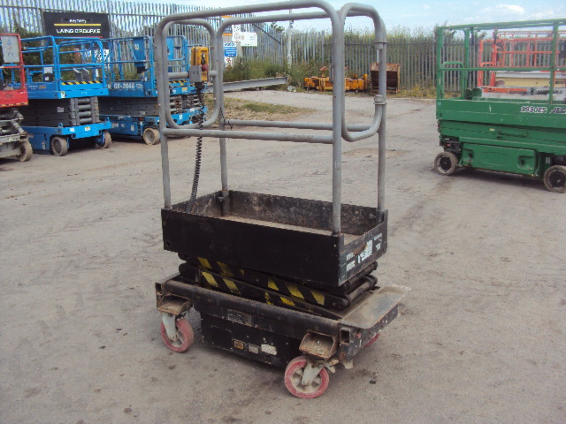 2008 POPUP battery driven access platform with pendant control