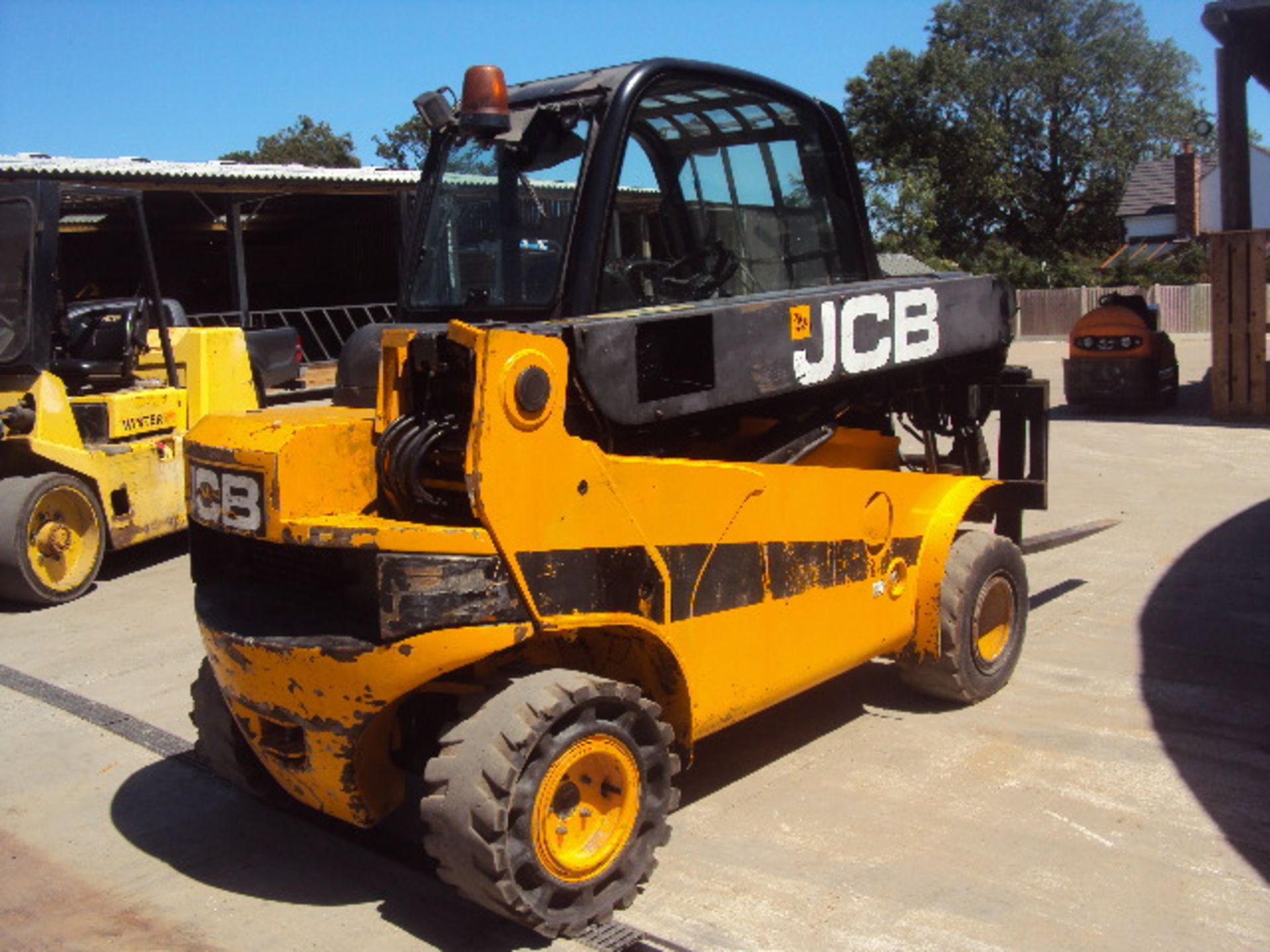 2011 JCB TLT35D 4x4 Teletruck S/n: C01540635 (3504 recorded hours) with 3rd service, forks & side- - Image 3 of 8