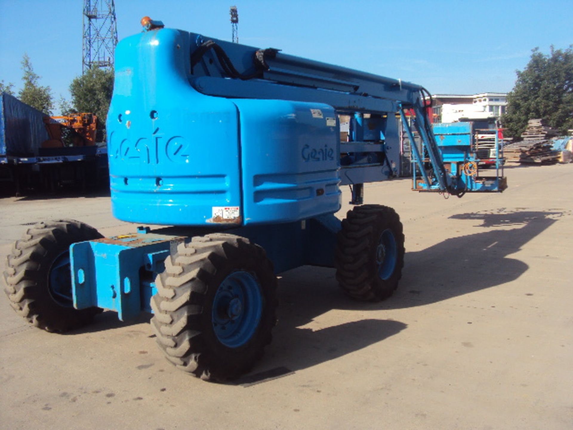 1999 GENIE Z60-34 60' 2wd articulated boom lift S/n: Z60-1983) (4991 recorded hours) (RDL) - Image 3 of 9