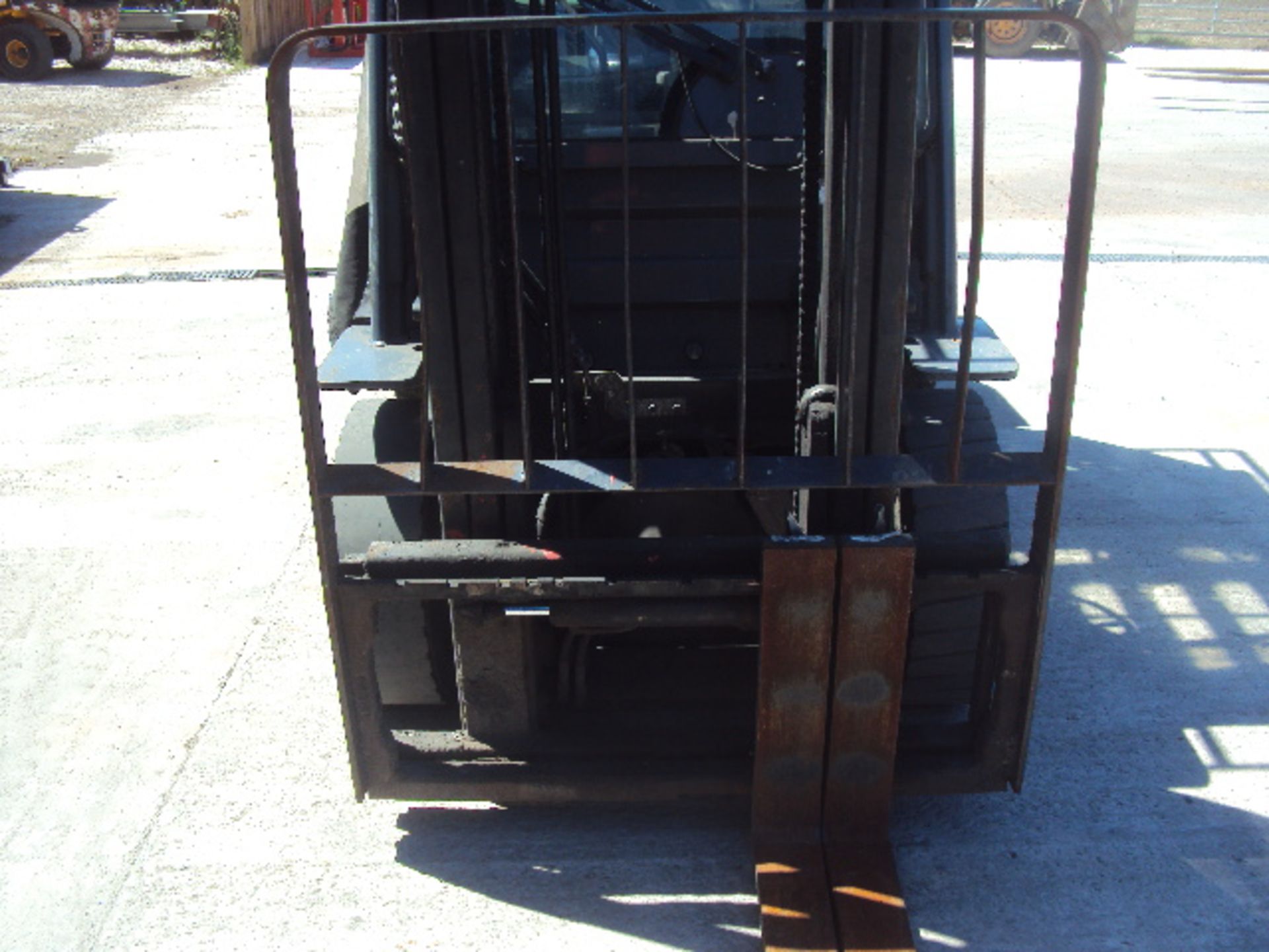 2008 TOYOTA 8FDF25 2.5t diesel driven forklift truck S/n: 8FDF25 11831 (6700 recorded hours) with - Image 5 of 8