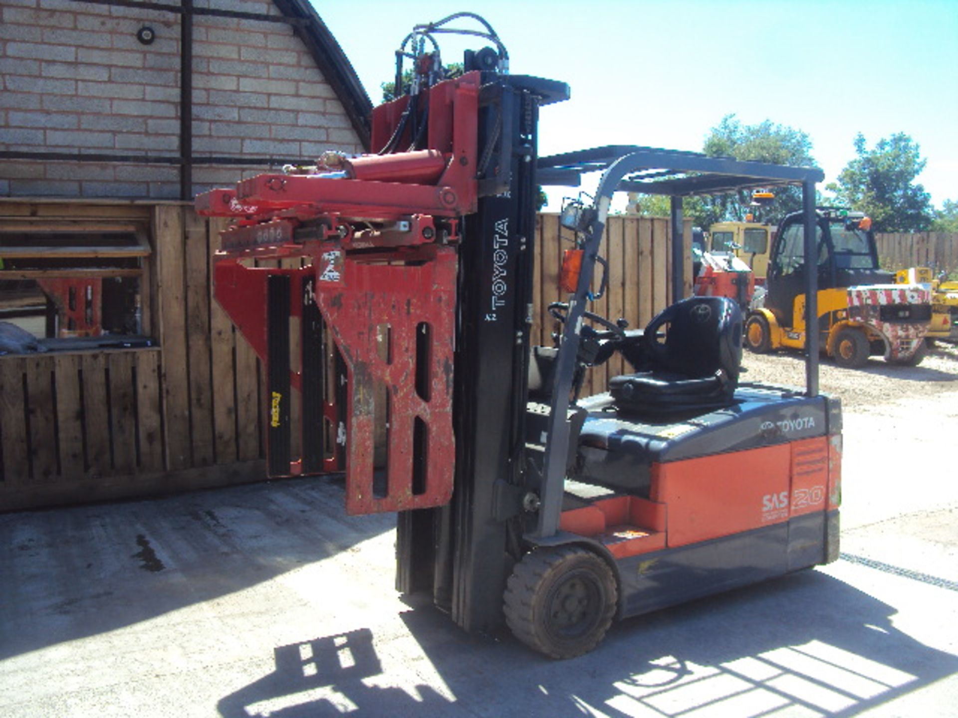2008 TOYOTA FBEF20 2t battery driven forklift truck S/n: 7FBEF20E17636 with free-lift triplex