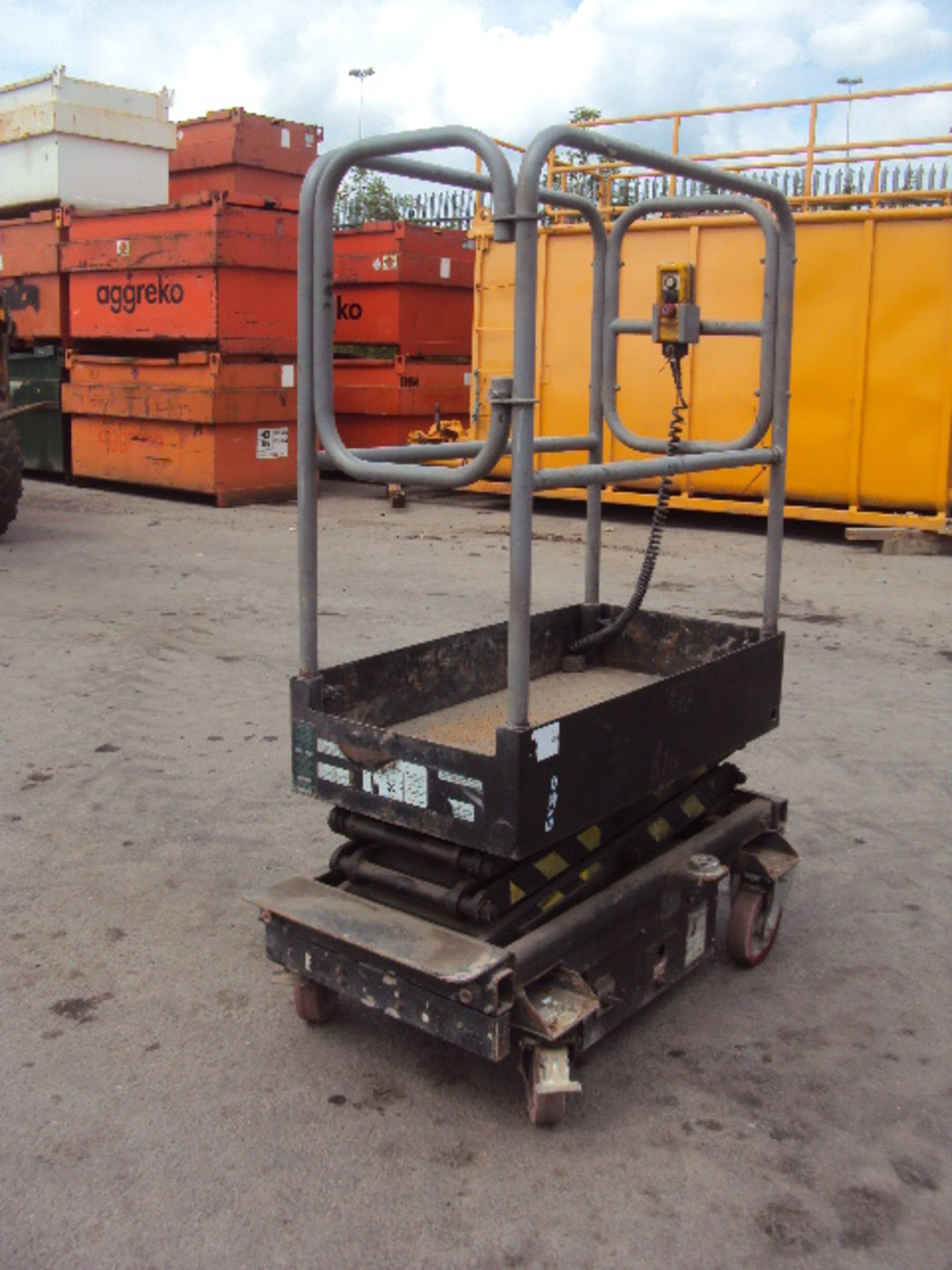 2008 POPUP battery driven access platform with pendant control - Image 4 of 4