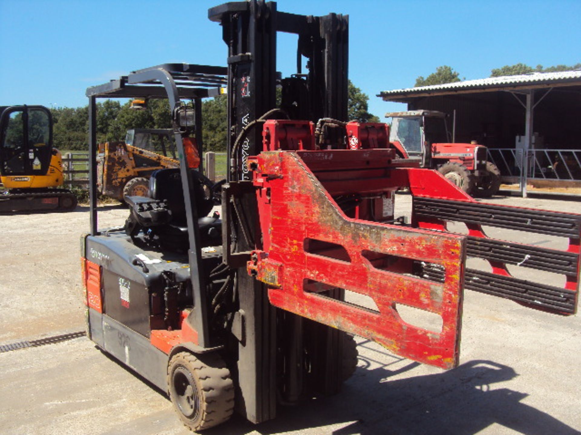 2008 TOYOTA FBEF20 2t battery driven forklift truck S/n: 7FBEF20E17636 with free-lift triplex - Image 4 of 9