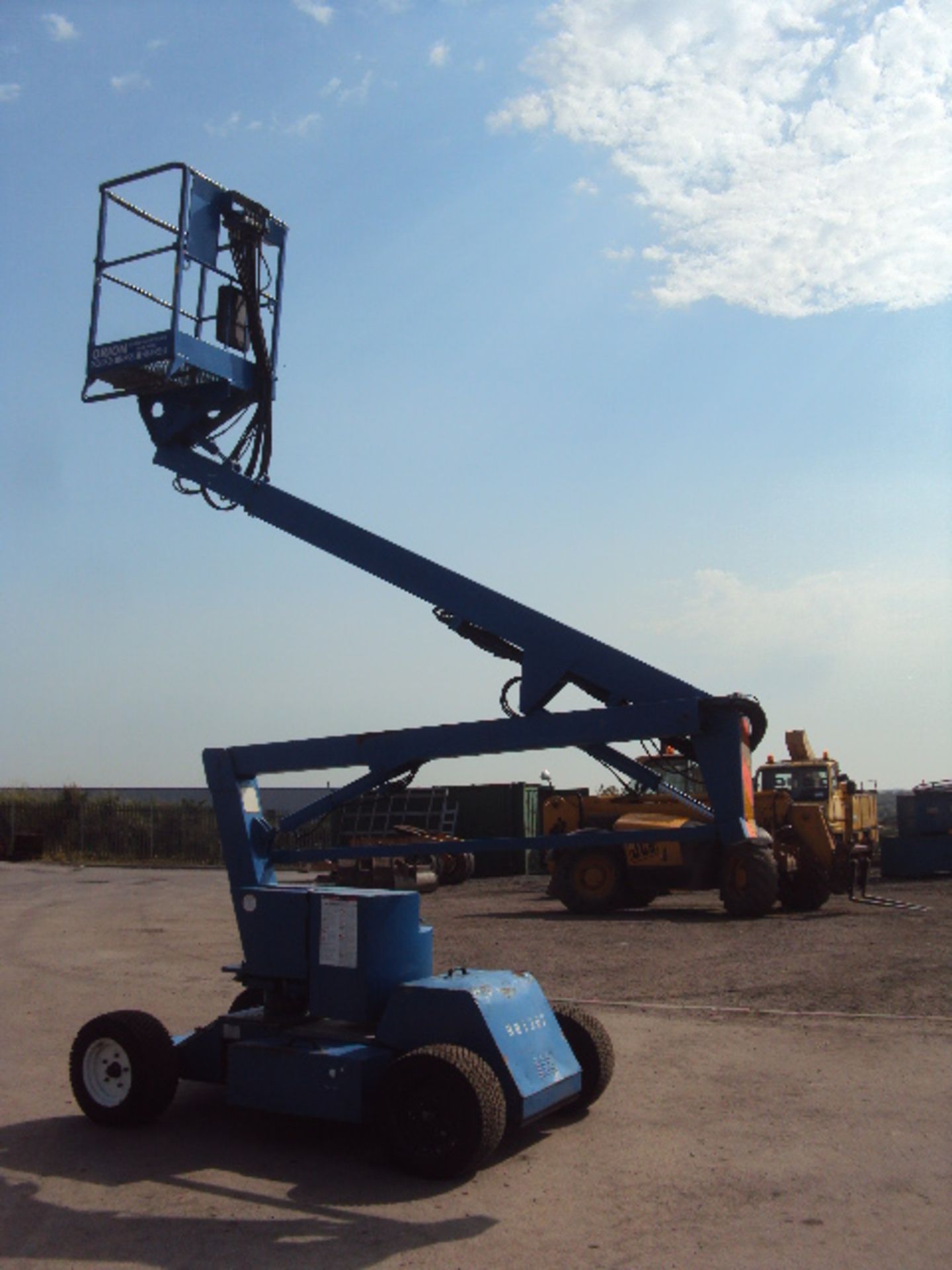 1999 NIFTYLIFT HR12NDE diesel/electric 12m articulated access platform S/n: 126294 (RDL) - Image 2 of 4