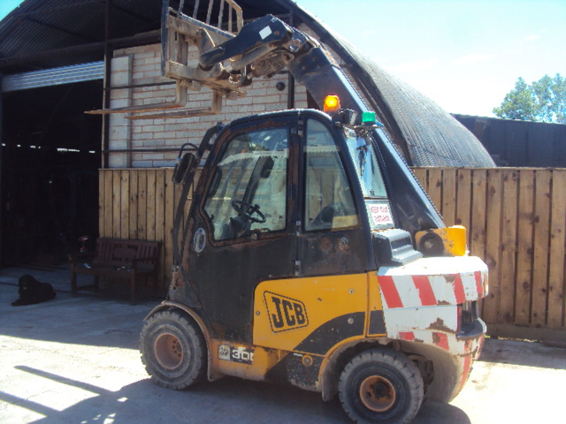 2007 JCB TLT30D 3t Teletruck S/n: L71175352 (2092 recorded hours) with forks & side-shift (RDL) - Image 8 of 8