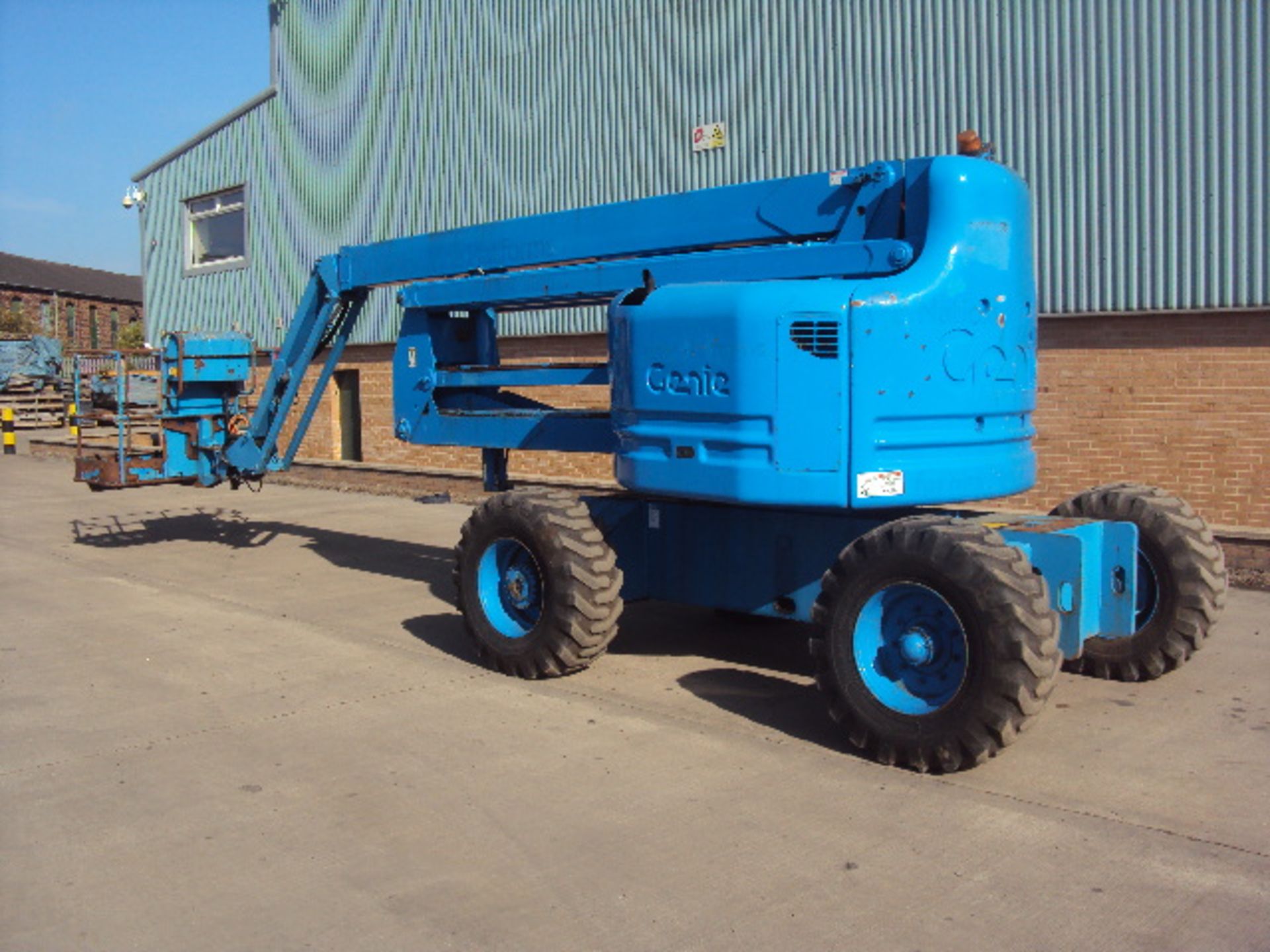 1999 GENIE Z60-34 60' 2wd articulated boom lift S/n: Z60-1983) (4991 recorded hours) (RDL) - Image 2 of 9